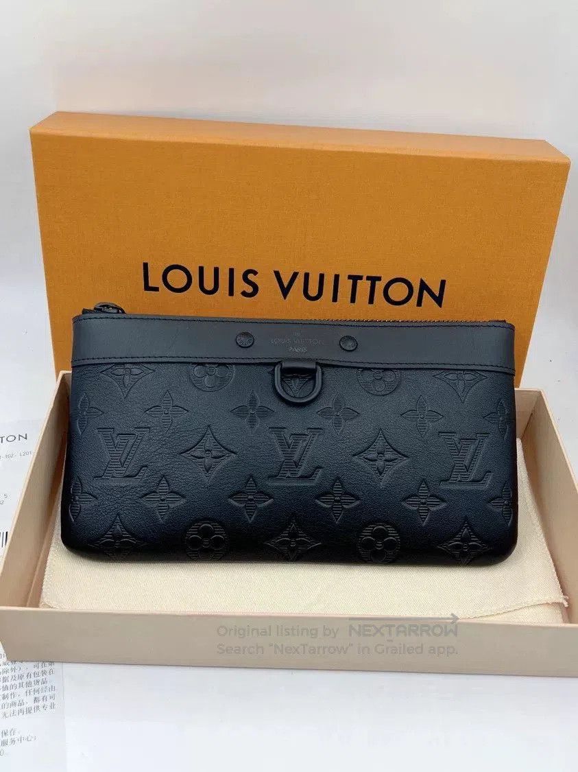 Louis Vuitton Louis Vuitton Black Embossed Leather Clutch. Size ONE SIZE - 4 Thumbnail