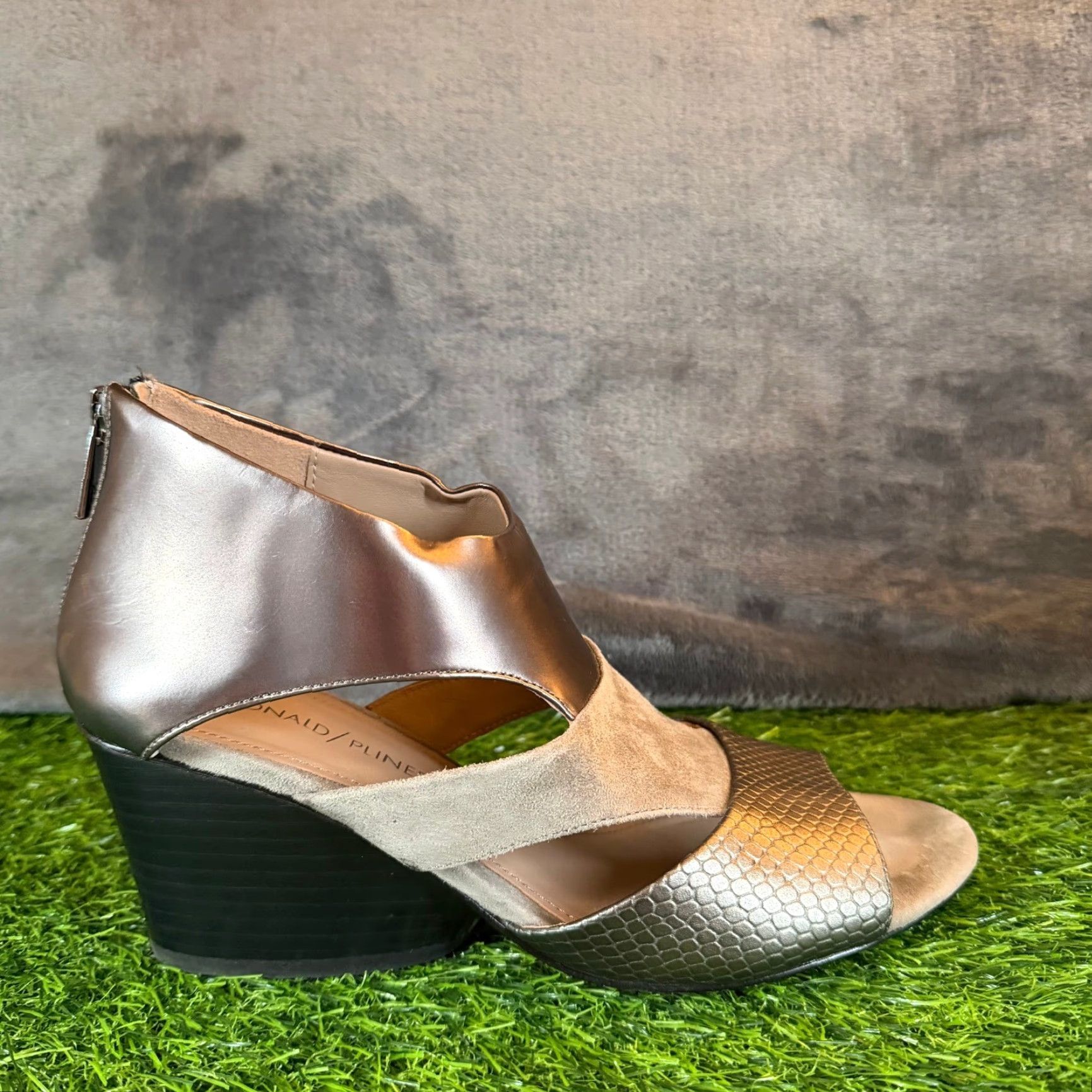Donald Pliner Donald J Pliner Jenkin Sandal Womens 7.5M Heel Wedge Leather Suede Snakeskin Metallic Pewter Peep Toe Zip Size US 8 / IT 38 - 2 Thumbnail