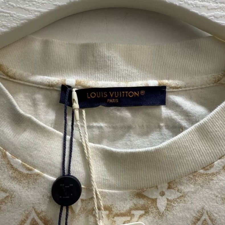 Louis Vuitton Louis Vuitton Monogram Full Logo Short Sleeve Size US XL / EU 56 / 4 - 2 Thumbnail