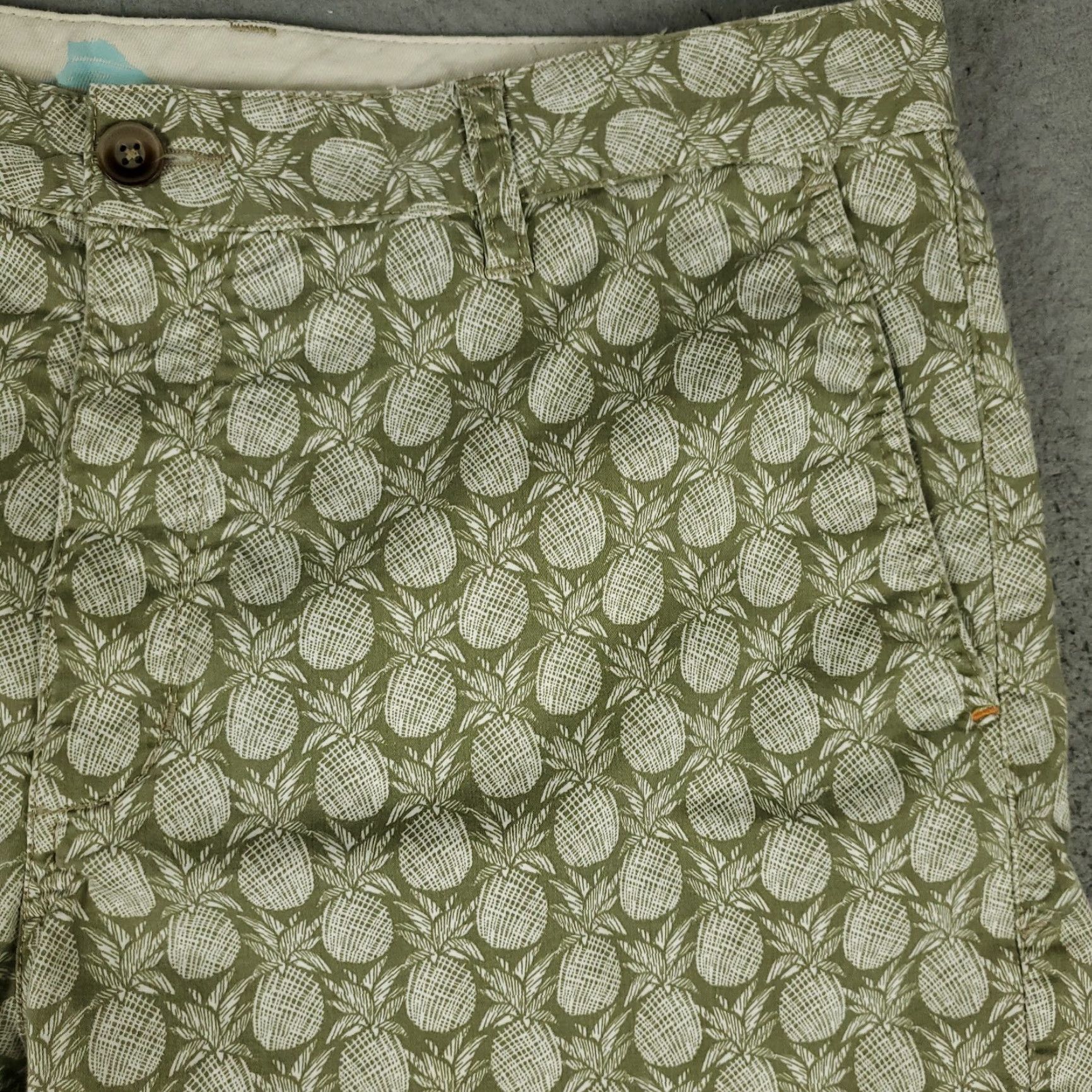 Tommy Bahama Tommy Bahama Shorts Mens 38 Green Pineapple Print Cotton Blend Flat Front Chino Mens Regular Slimless? Size US 38 / EU 54 - 3 Thumbnail