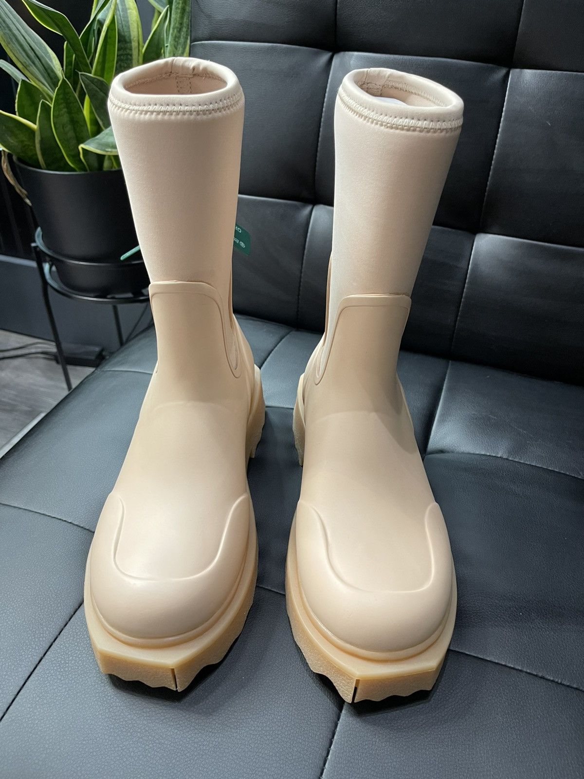 Off-White Rose Off White Pull on lug sole boots Size US 8.5 / IT 38.5 - 1 Thumbnail