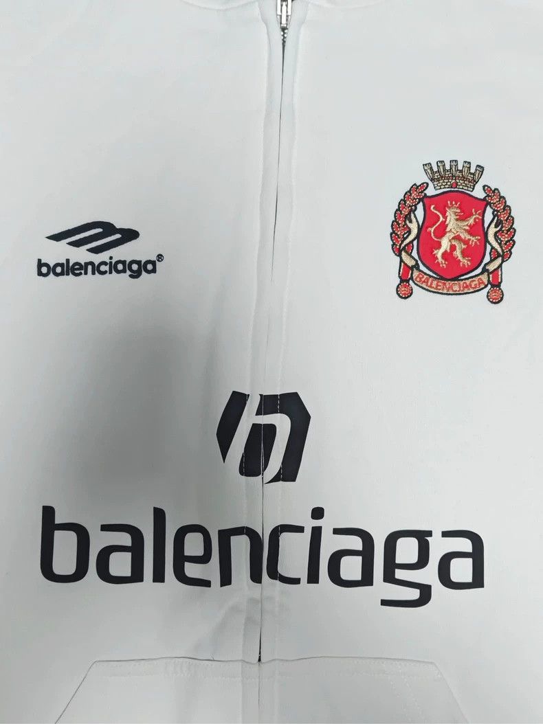 Balenciaga Balenciaga Spring 24 Manchester United White Football Limit Size US M / EU 48-50 / 2 - 3 Thumbnail