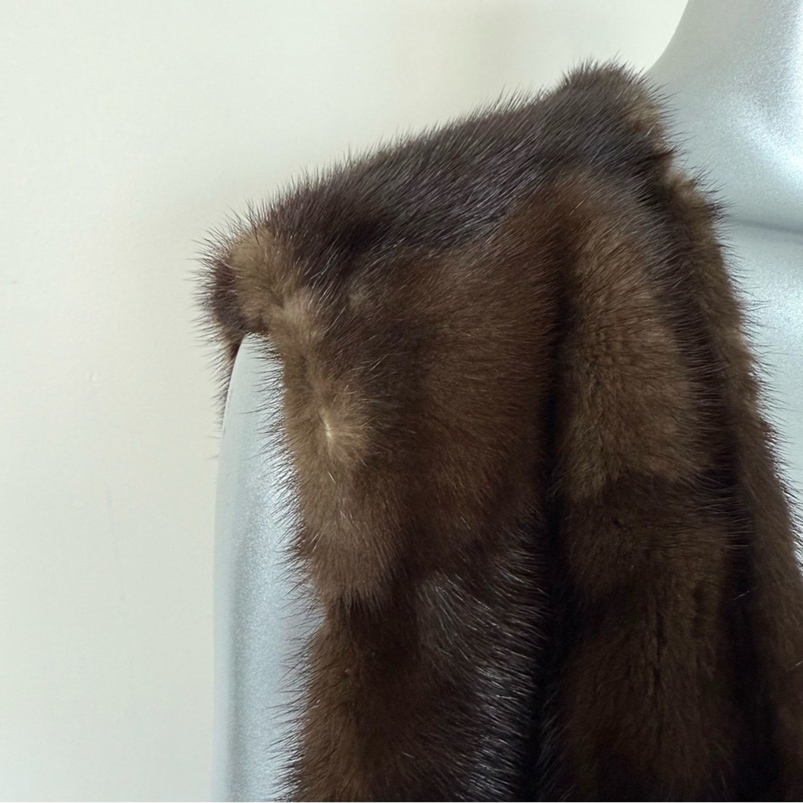 Other Mink natural fur long vest size L Retail 3200$ Size L / US 10 / IT 46 - 5 Thumbnail