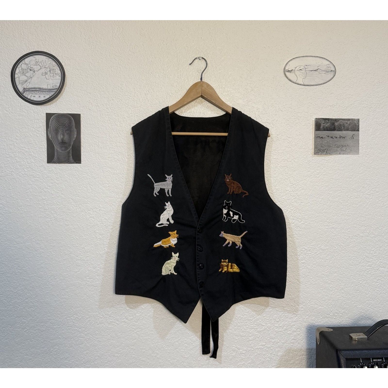 Handmade Women's Black Embroidered Cat Vest with Back Belt 23W Size M / US 6-8 / IT 42-44 - 1 Thumbnail