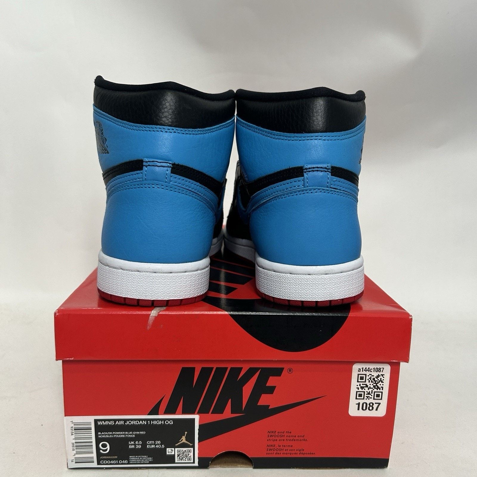 Jordan Brand Nike Air Jordan 1 Retro High WMNS “UNC To Chicago” Size US 9 / IT 39 - 4 Thumbnail