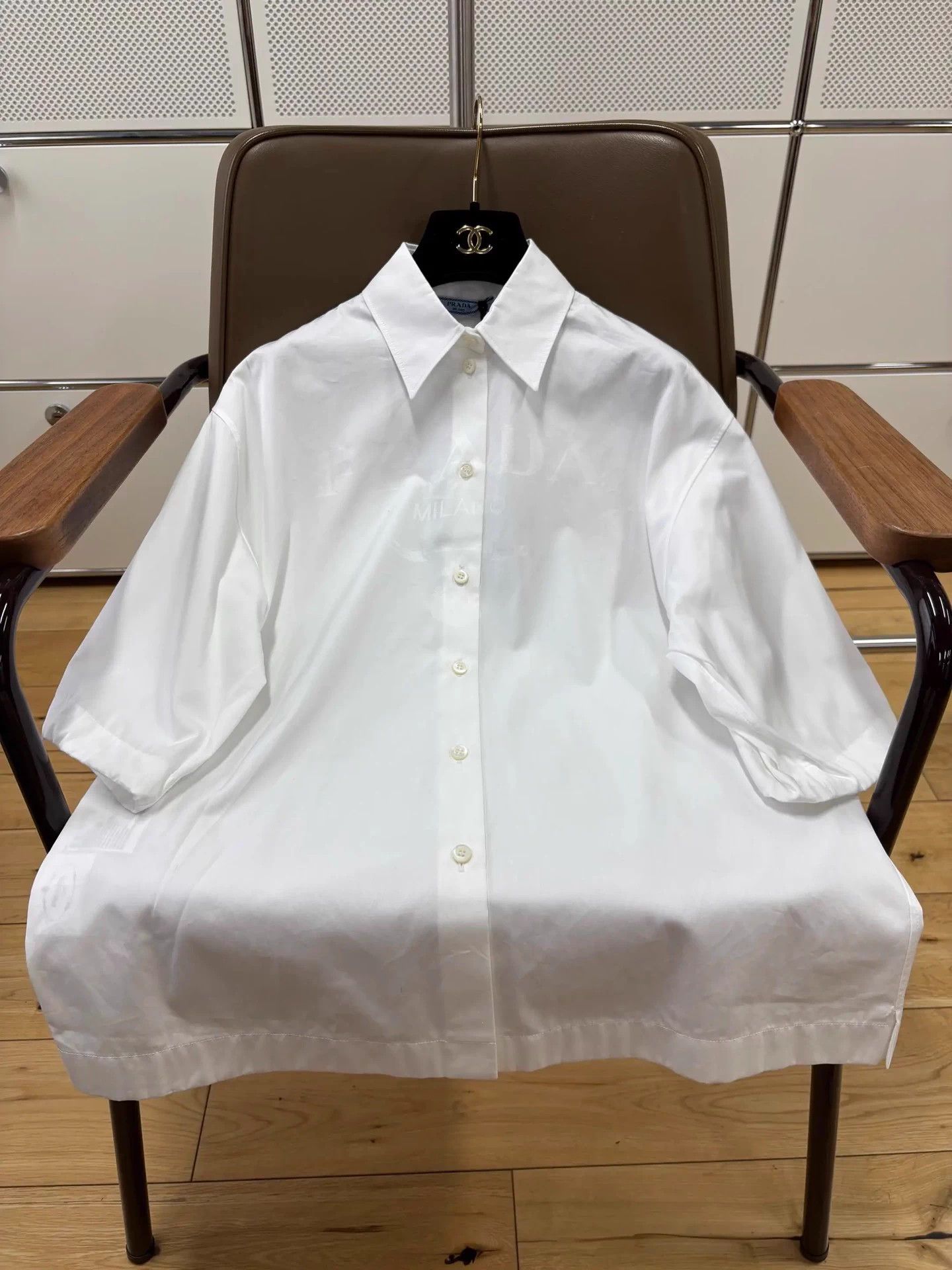 Prada Prada White Embossed Logo Short-Sleeve Oversized Shirt IT36 Size XS / US 0-2 / IT 36-38 - 9 Thumbnail