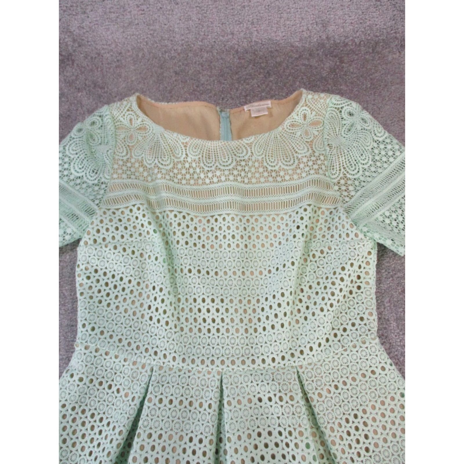 Vintage Soshanna Dress Womens 8 Blouson Short Sleeve Round Neck Embroidered Green Beige Polyester - Dress Length Short - 8 - Green - Blouson - Womens Size M / US 6-8 / IT 42-44 - 2 Thumbnail