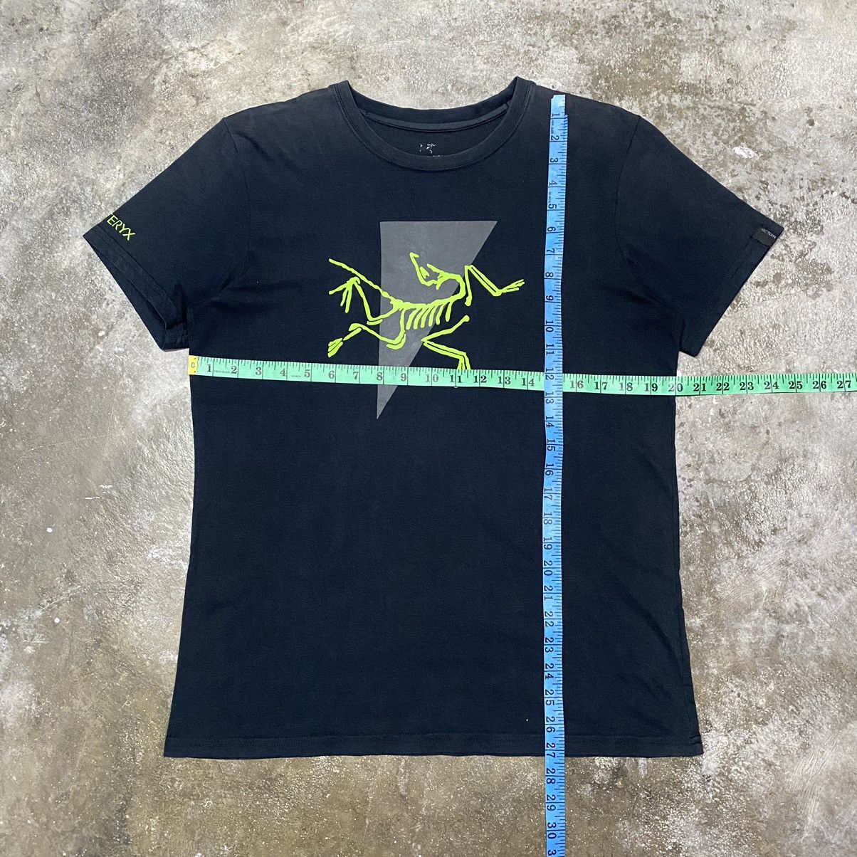 Arc'teryx × Vintage Arc’teryx Neon Big Logo Outdoor T Shirt Size US M / EU 48-50 / 2 - 11 Thumbnail