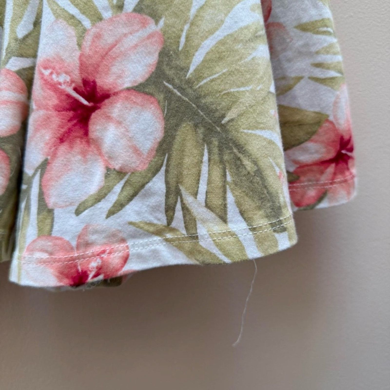 Forever 21 Forever 21 Hibiscus Floral Print Romper Size Small Size 26" / US 2 / IT 38 - 4 Thumbnail