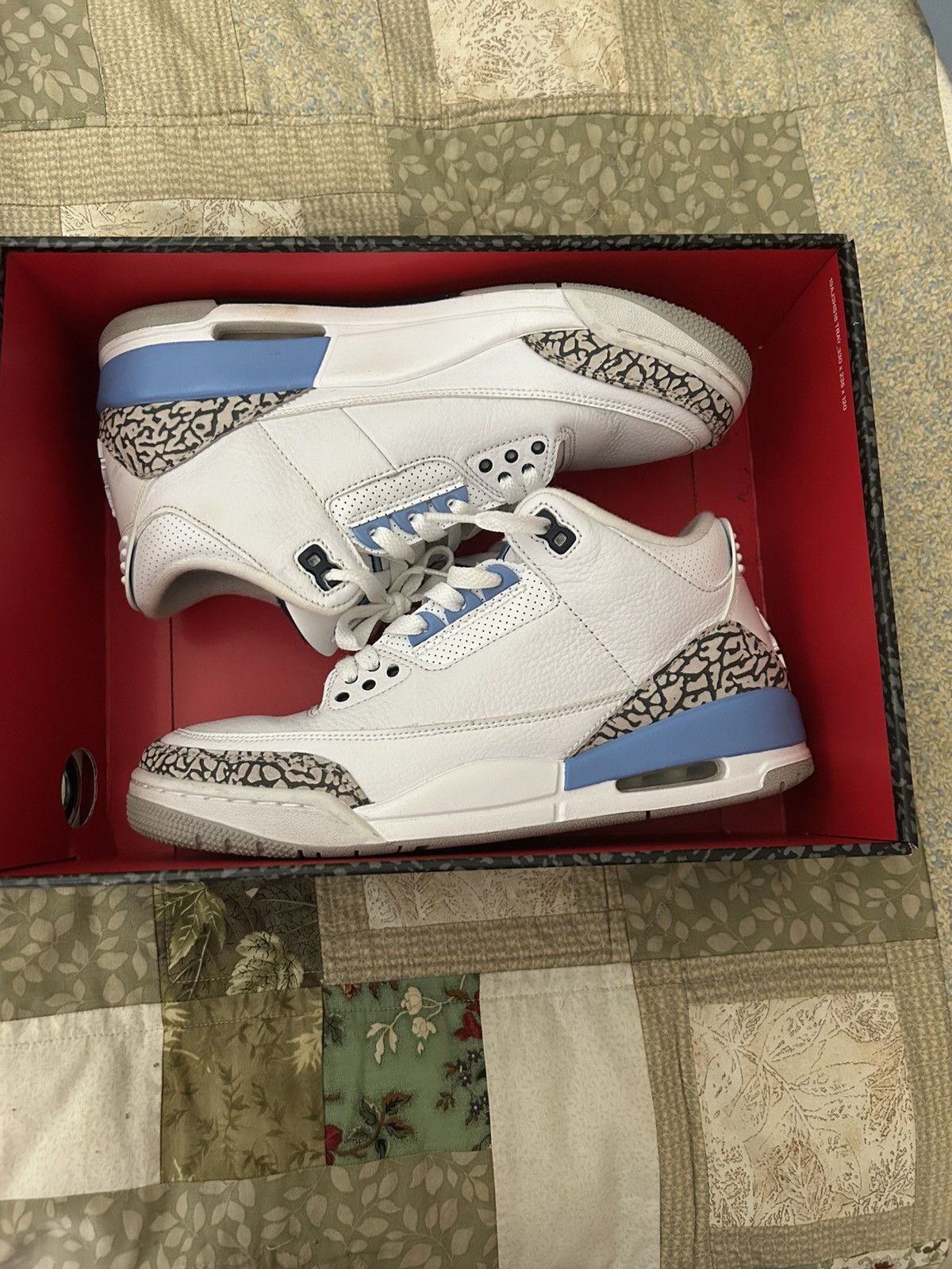 Jordan Brand Air Jordan 3 “UNC” Size US 8.5 / EU 41-42 - 1 Thumbnail