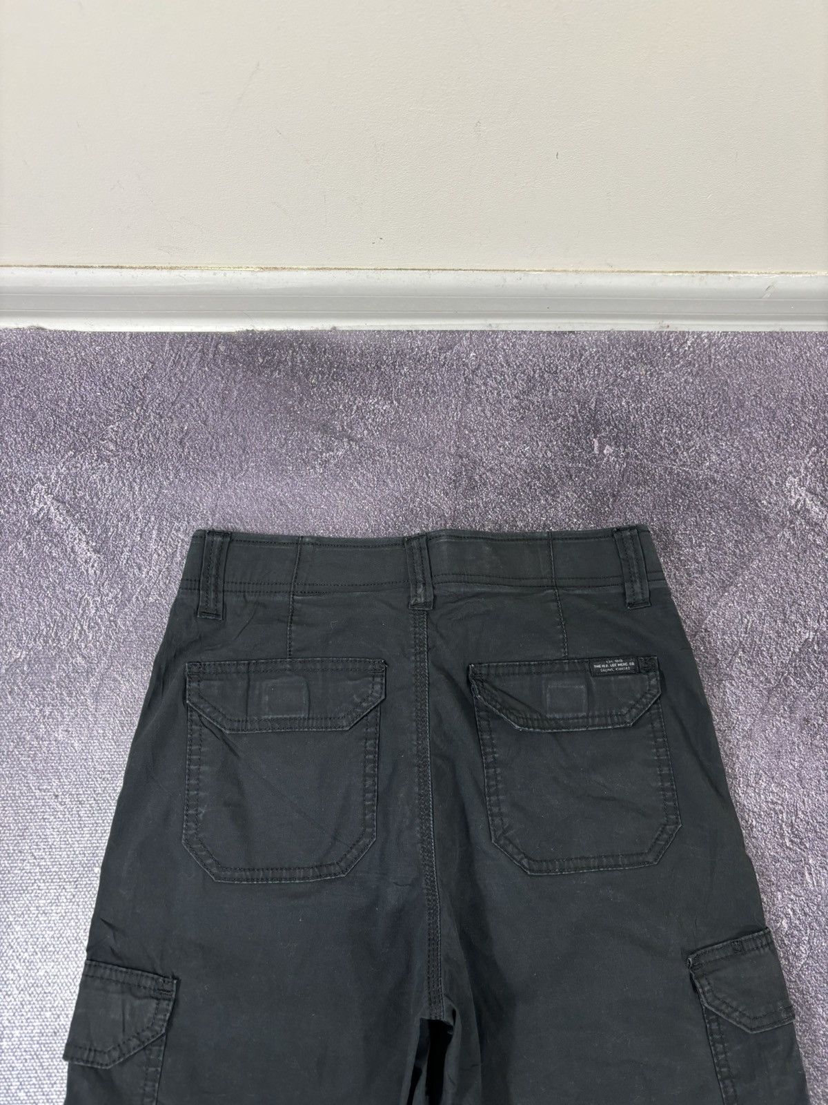 Lee × Vintage Vintage Lee Extreme Motion Black USA Hype Cargo Shorts Size US 29 - 13 Thumbnail