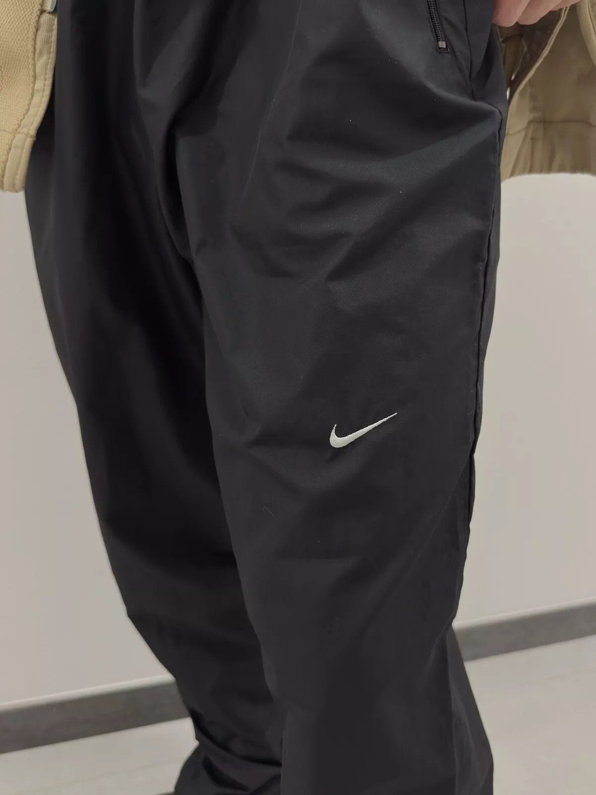 Nike VINTAGE 2000s NIKE NYLON Track Sniny y2k PANTS Y2K MENS Size US 32 / EU 48 - 11 Thumbnail