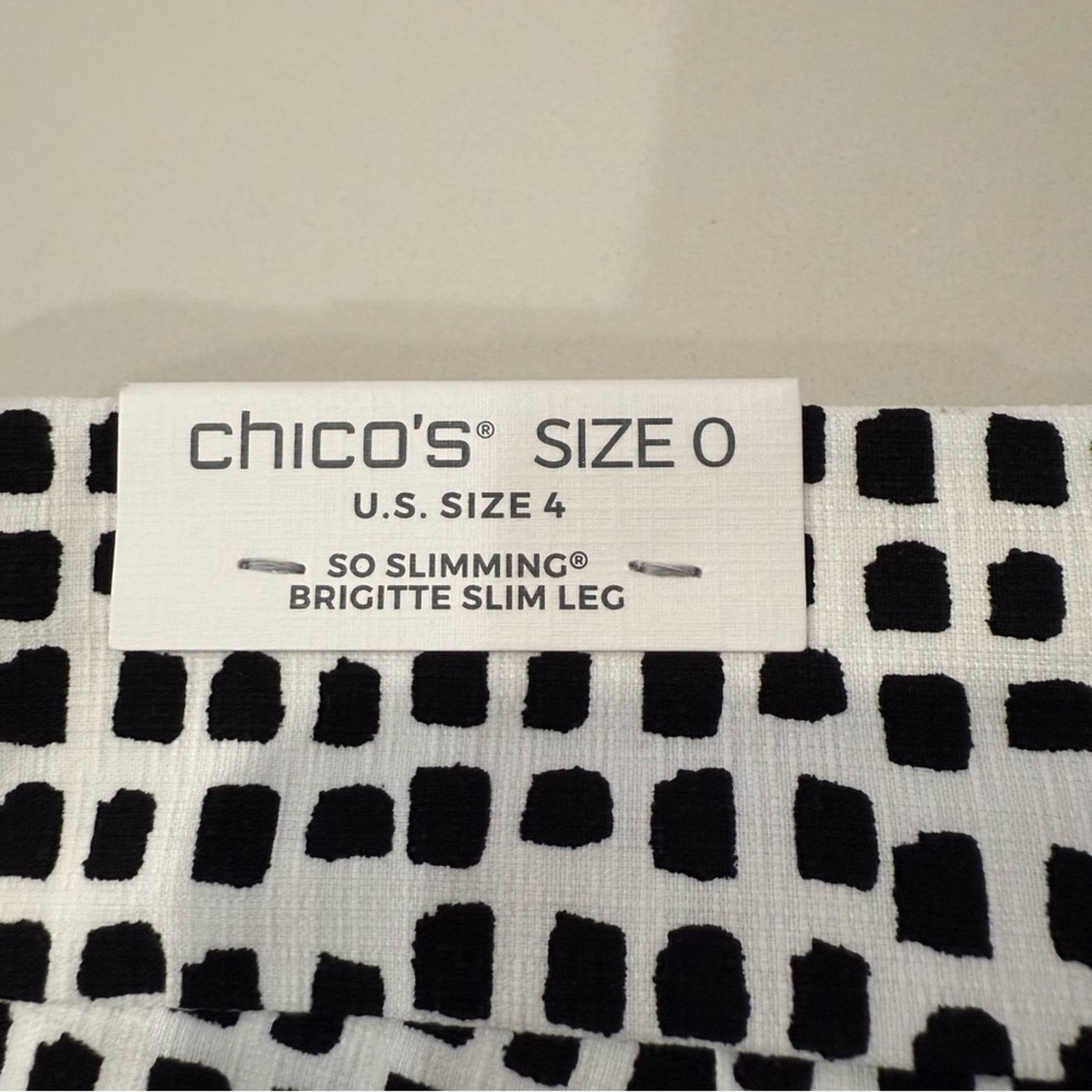 Chicos Chicos NWT So Slimming Brigitte Slim Leg Crop Pants Womens 4 Size 27" / US 4 / IT 40 - 9 Thumbnail