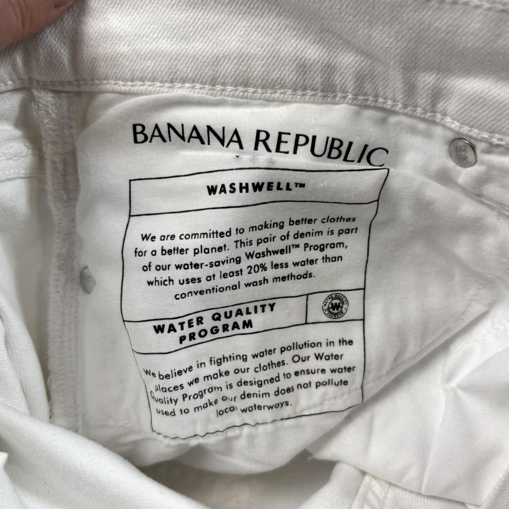 Banana Republic VINTAGE Banana Republic Womens Shorts 16 White Girlfriend Denim Washwell Rolled Hem (NOTE: Vintage not applicable) Size 38" / US 16 / IT 52 - 5 Thumbnail