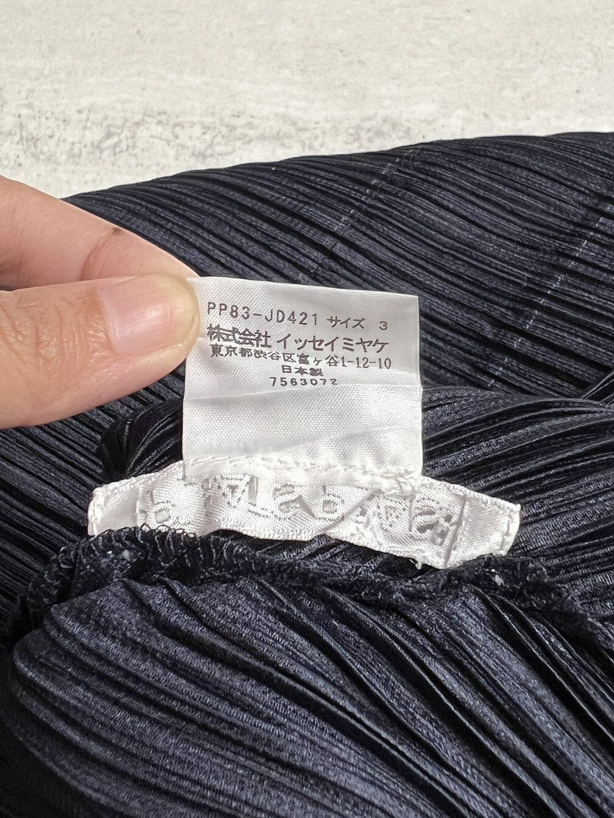 Pleats Please Issey Miyake ISSEY MIYAKE PLEATS PLEASE Asymmetrical buttom up vest Size US S / EU 44-46 / 1 - 8 Thumbnail