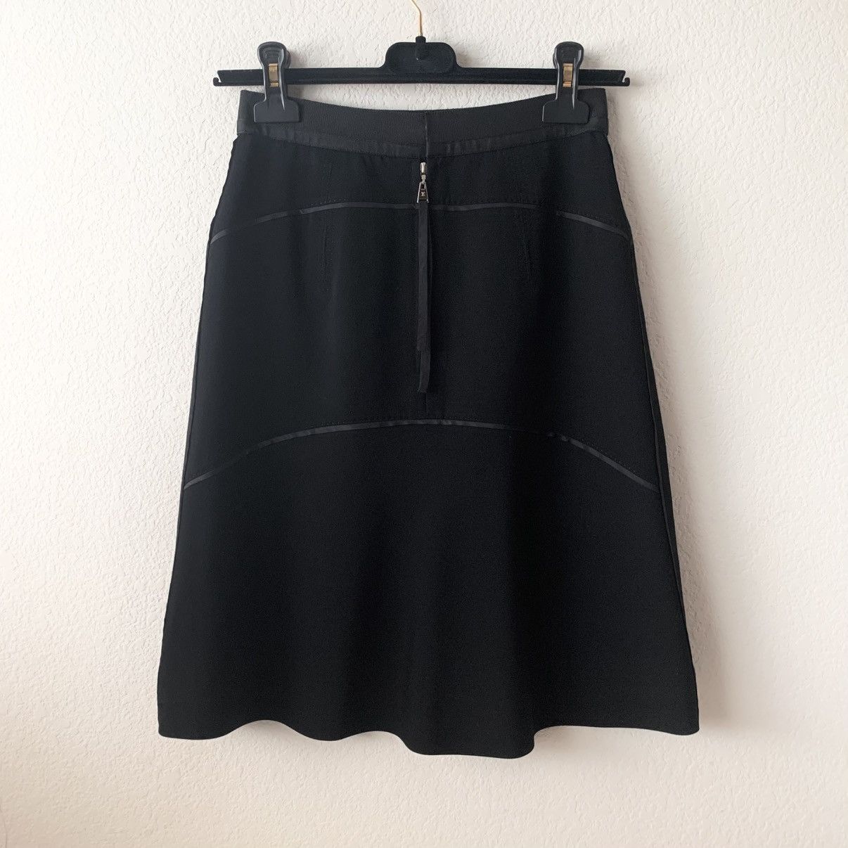 Louis Vuitton Louis Vuitton 100% wool skirt Size 24" / US 00 / IT 34 - 2 Thumbnail