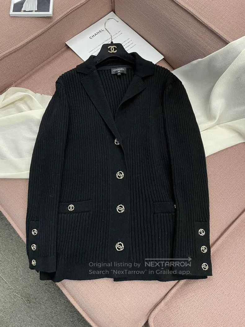 Chanel Chanel Black gold button cardigan long-sleeved jacket Size S / US 4 / IT 40 - 1 Thumbnail