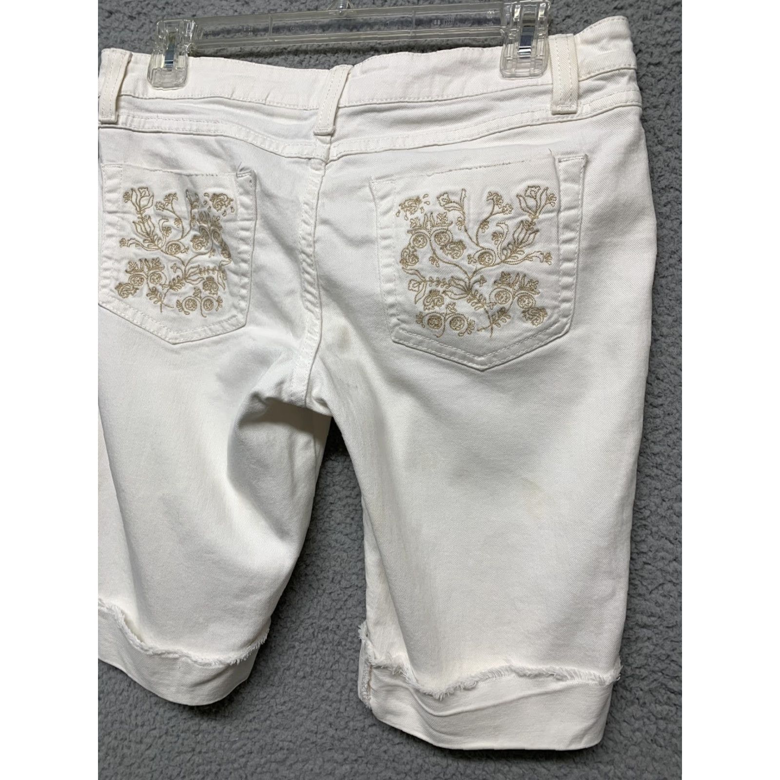 Vintage Nobo Shorts Women's/Juniors Size 11 White 6 Pockets Gold Stitching-Back Pockets Regular Fit Cotton & Spandex Casual Modern Chino 10in Inseam Size 32" / US 10 / IT 46 - 6 Thumbnail
