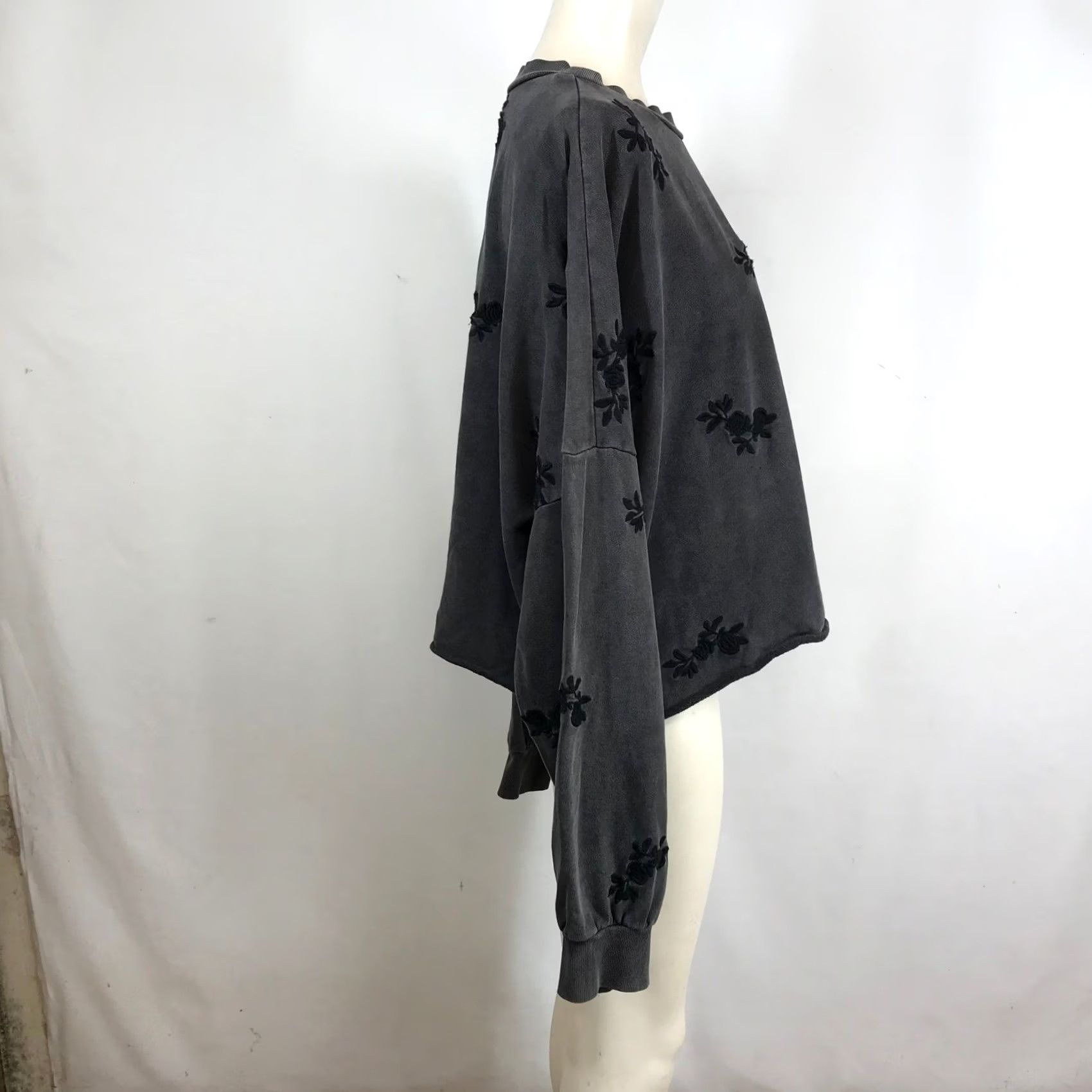 Torrid Torrid Cropped Embroidered Sweatshirt Faded Black 100% Cotton Crew Neck Long Sleeve Plus 3X Relaxed Oversized Size XXL / US 16-18 / IT 52-54 - 4 Thumbnail