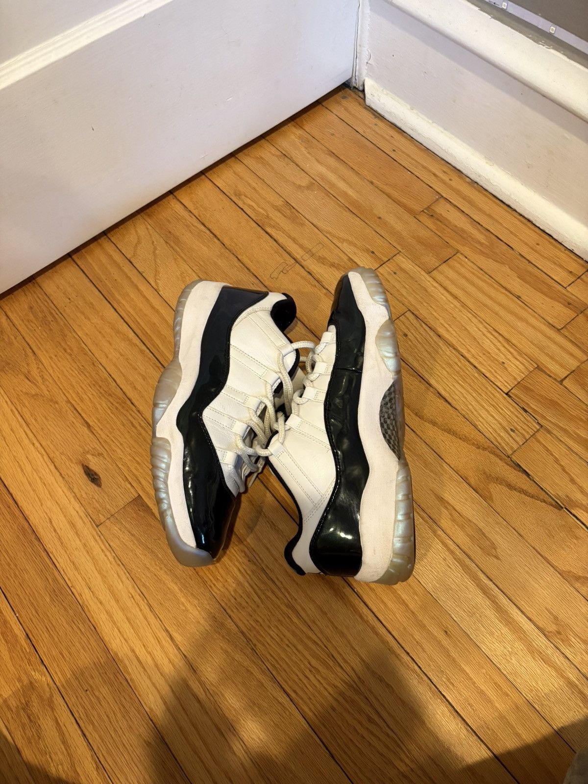 Jordan Brand Jordan 11 Emerald Size US 10.5 / EU 43-44 - 2 Thumbnail
