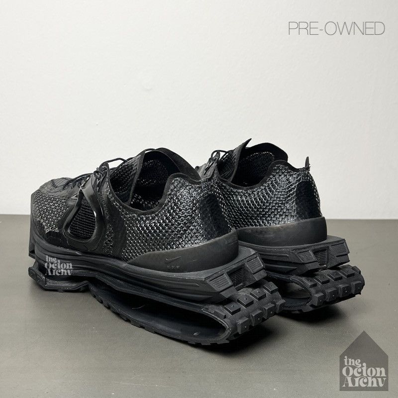 MMW × Nike Matthew M. Williams x Nike Zoom 004 Triple Black DC7442-001 Size US 9.5 / EU 42-43 - 2 Thumbnail