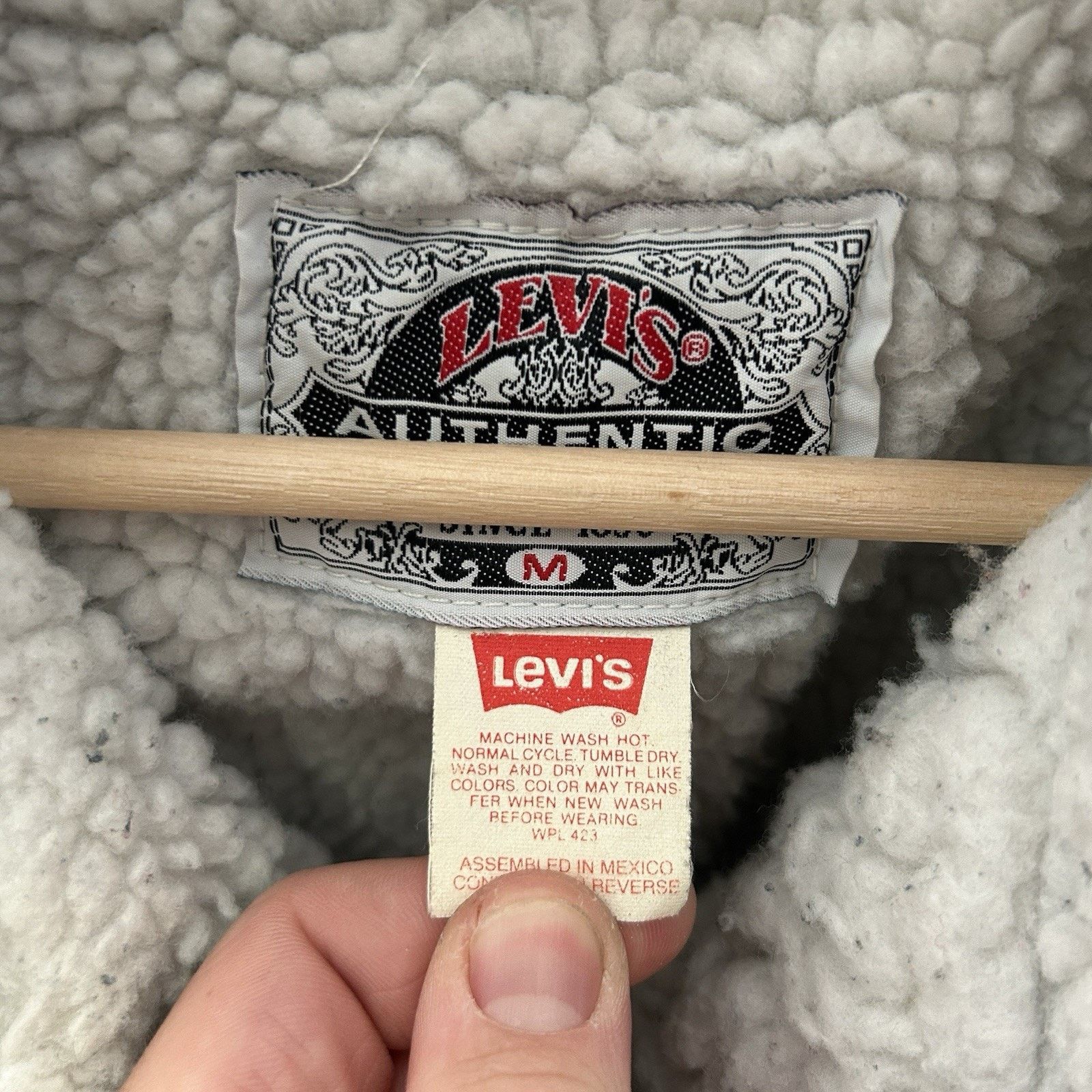 Levi's Vintage Levi's Sherpa-Lined Denim Trucker Jacket “Dark Wash” Size US M / EU 48-50 / 2 - 8 Thumbnail