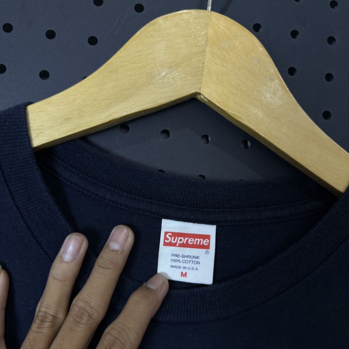 Supreme SUPREME SS19 middle finger to the world black tee Size US M / EU 48-50 / 2 - 5 Thumbnail