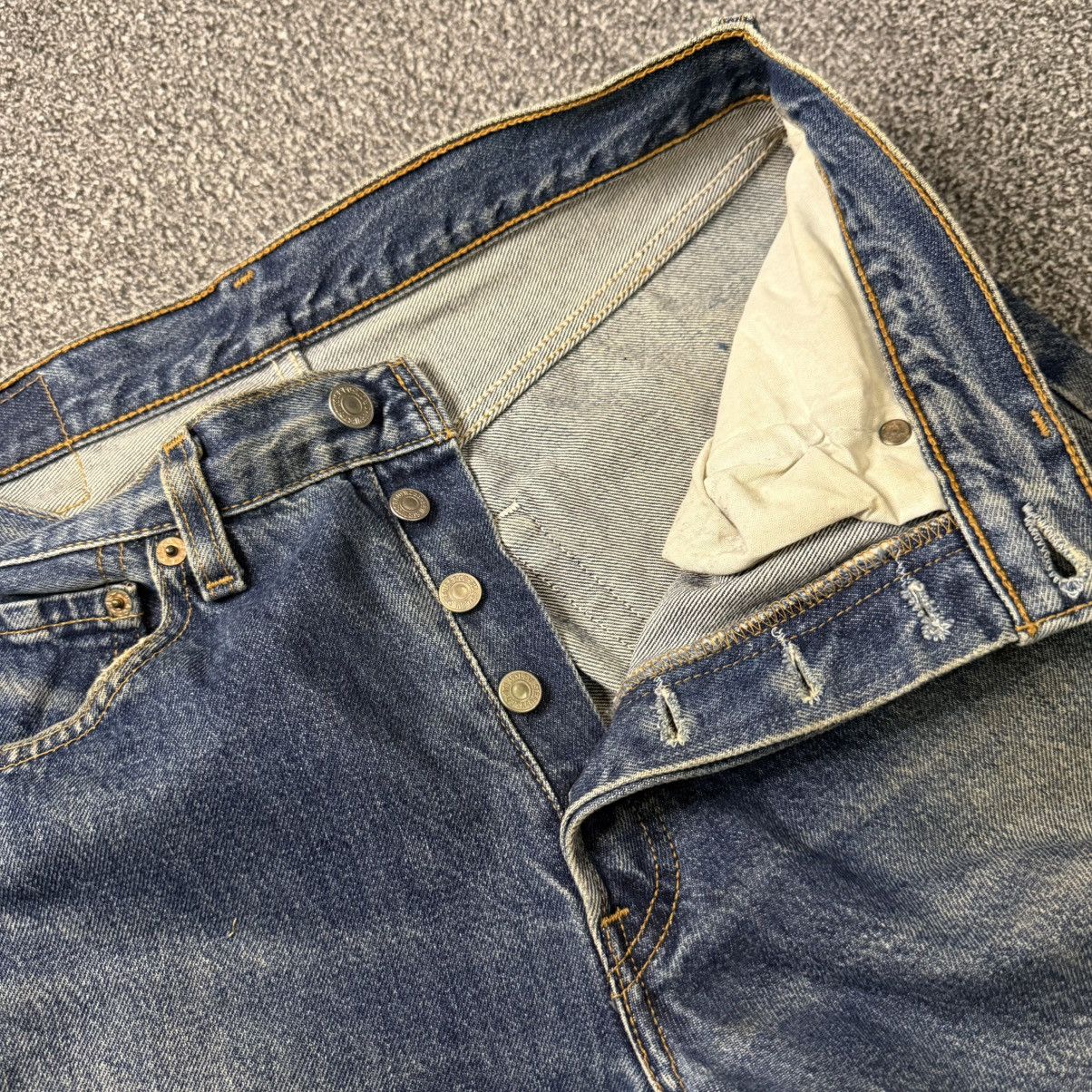 Levi's Vintage Clothing 90s Levis 501 Distressed Aging Mud Denim W31 Made in USA Size US 31 - 14 Thumbnail