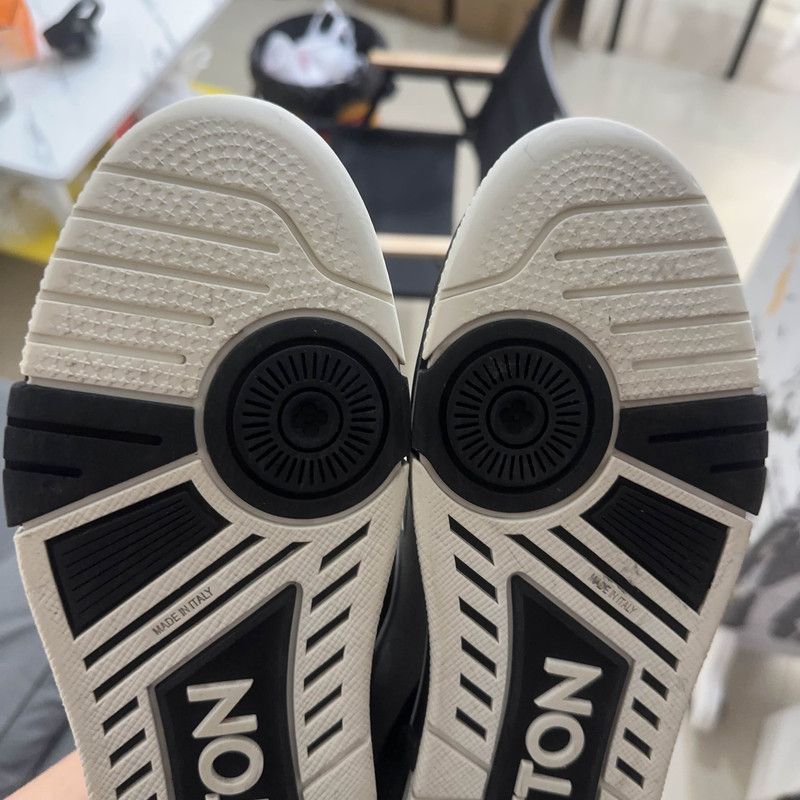 Louis Vuitton Louis Vuitton Black Trainer Sneakers for Men -2508 Size US 9.5 / IT 39.5 - 8 Thumbnail