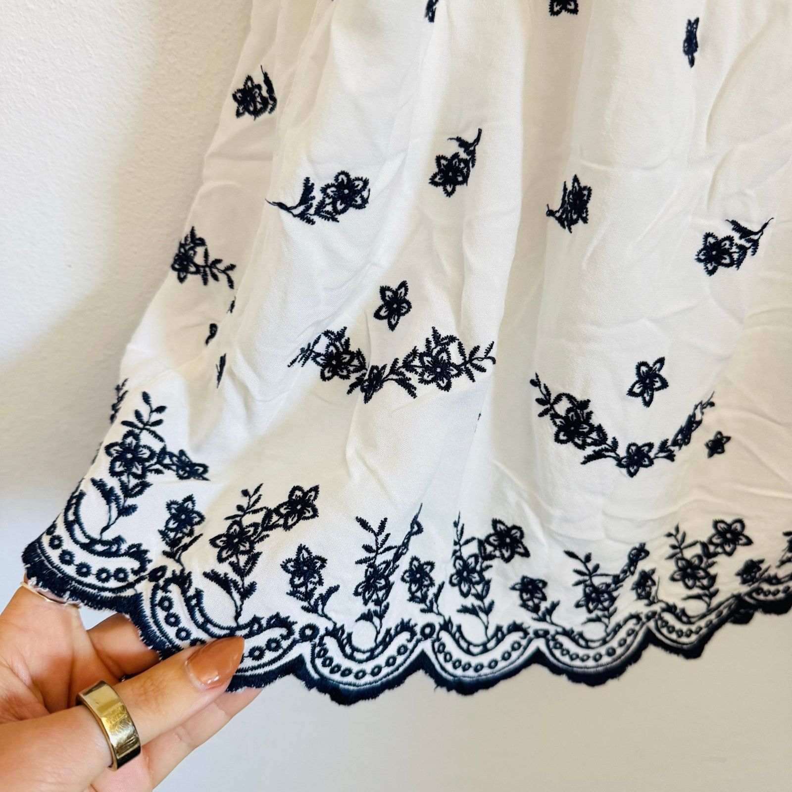 Vintage VINTAGE White Navy Blue Floral Tie Shoulder Top Shirt Blouse Size L / US 10 / IT 46 - 6 Thumbnail