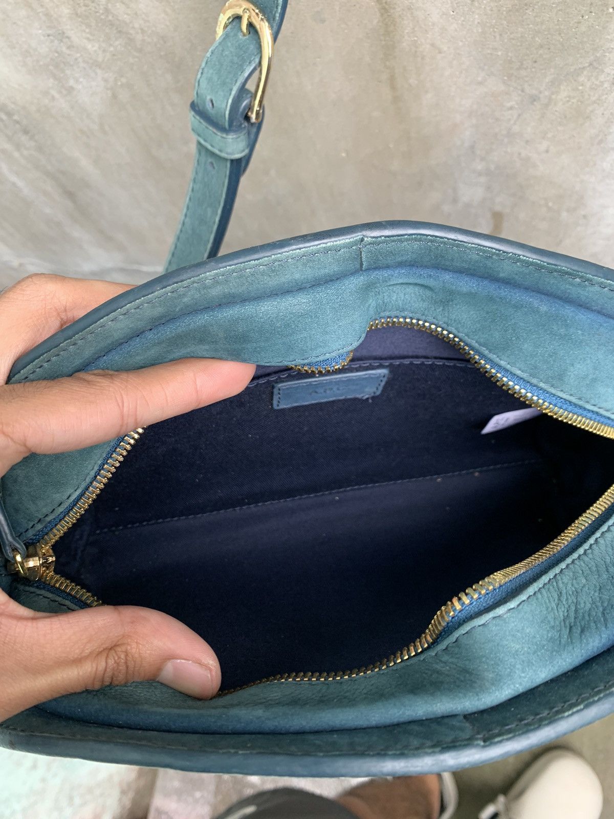 A.P.C. Sac Demi Lune Suede Shoulder Bag Size ONE SIZE - 9 Thumbnail