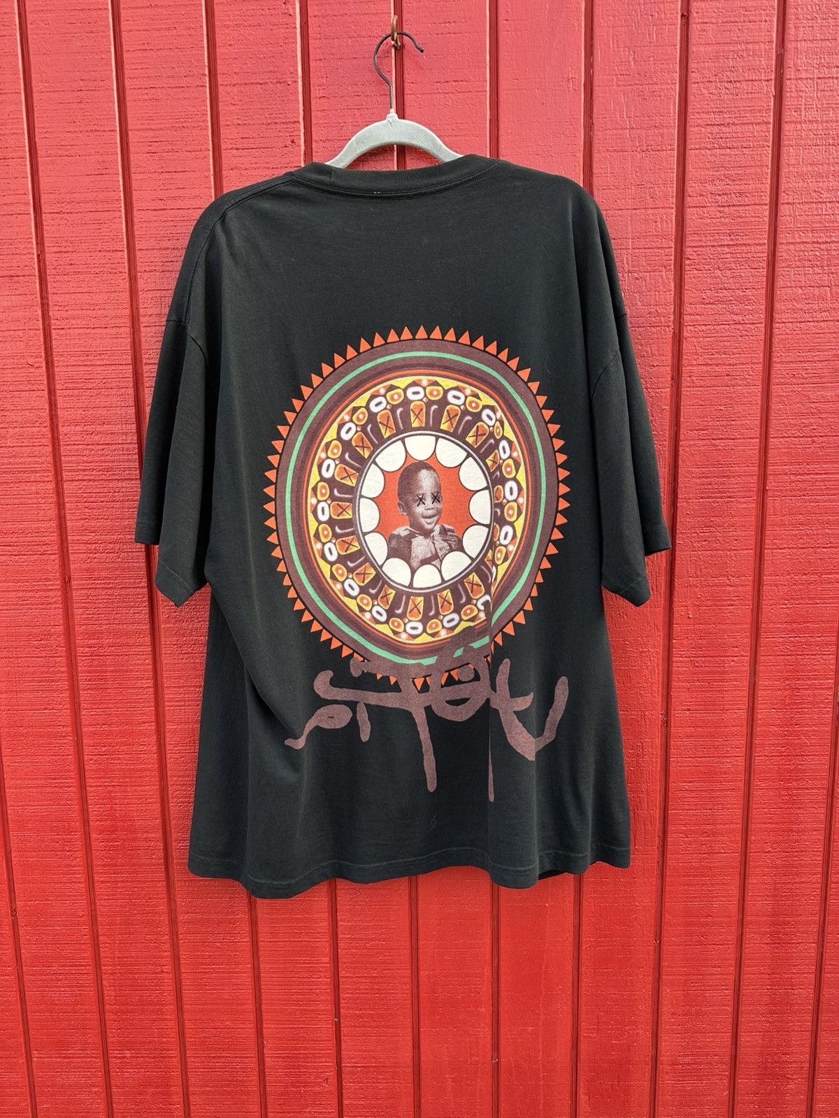 Travis Scott Travis Scott Utopia x KAWS tee II size XXL Size US XXL / EU 58 / 5 - 2 Thumbnail