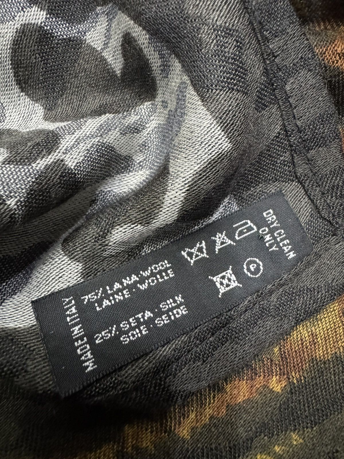 Anglo-Italian CHARLES RAITH MASSIVE TIGER MOTIVE SILK WOOL SCARF Size ONE SIZE - 6 Thumbnail