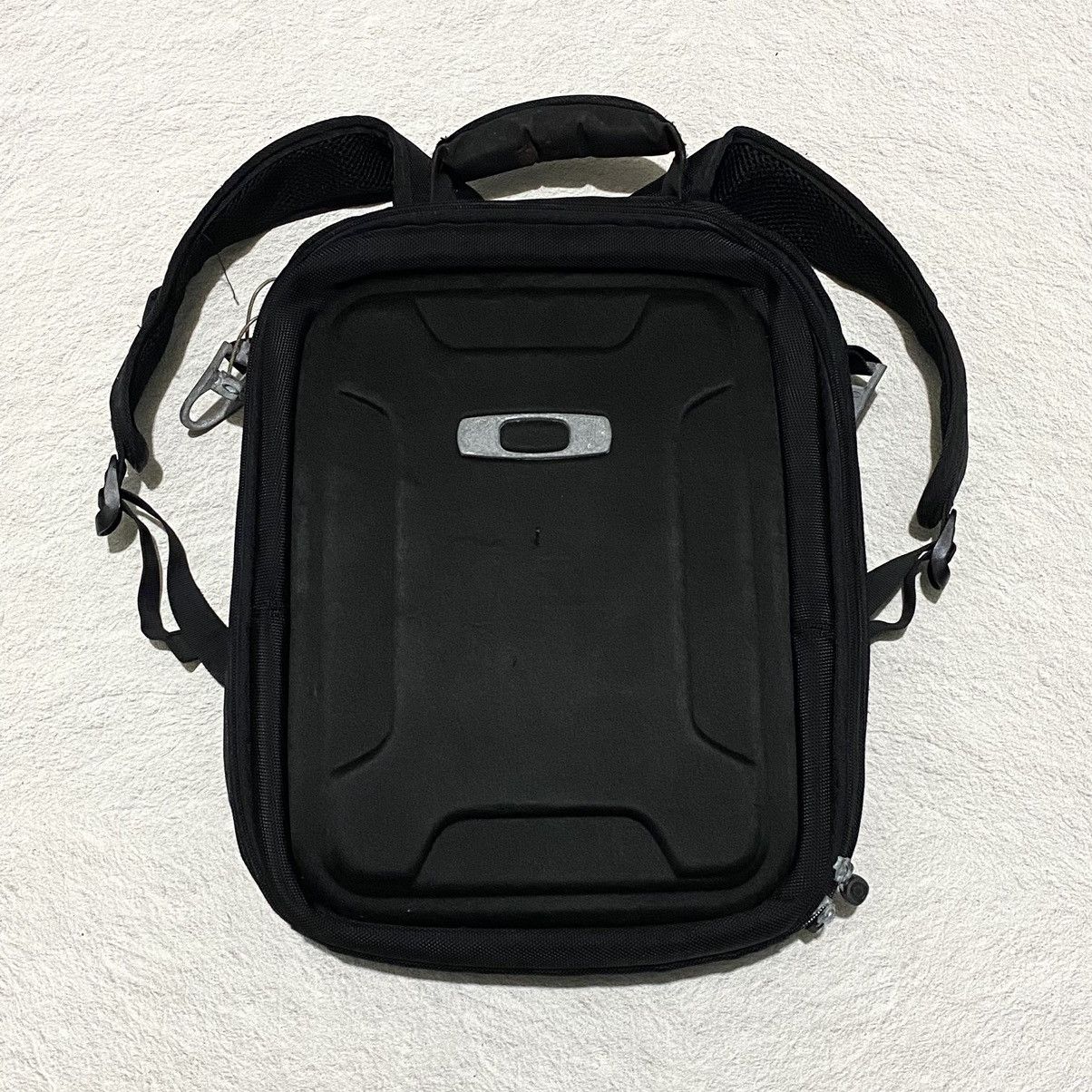 Oakley 🔥RARE🔥Vintage Oakley 2000s Icon Logo Bagpack Size ONE SIZE - 1 Thumbnail