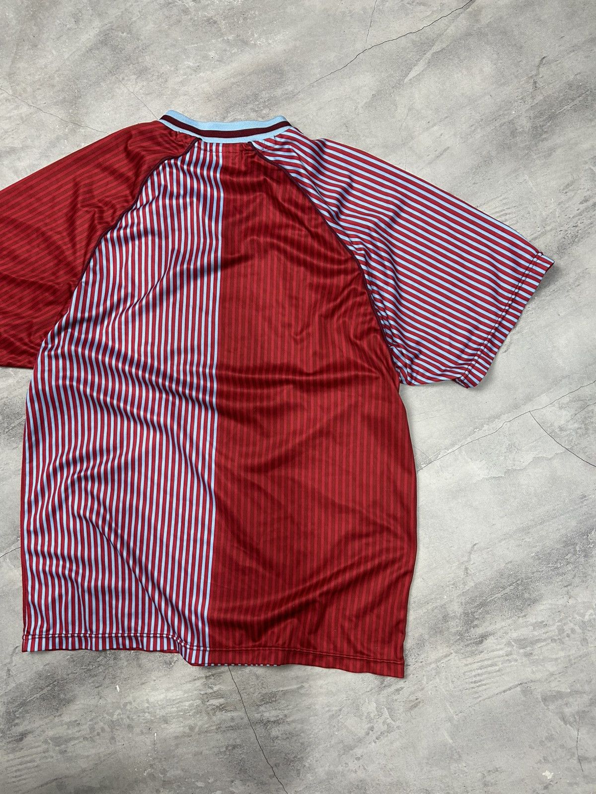 Vintage Rare Vintage Aston Villa soccer jersey Size US M / EU 48-50 / 2 - 7 Thumbnail