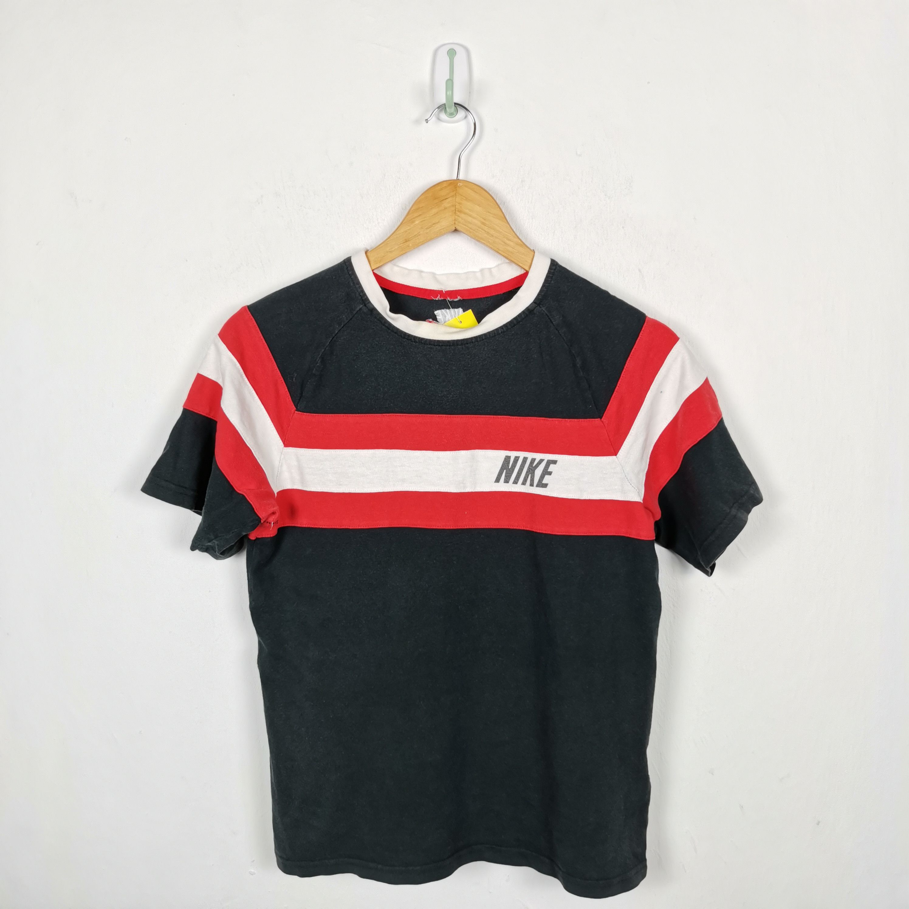 Vintage Vintage Y2K Nike T-Shirt Nike Swoosh Tees Stripe Tees Size US S / EU 44-46 / 1 - 2 Thumbnail