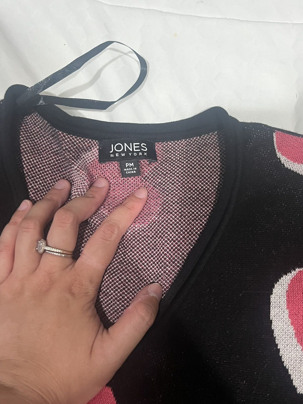 Jones New York NWT Jones New York Heart Shape V Neck Puff Sleeve Sweater Size M / US 6-8 / IT 42-44 - 4 Thumbnail
