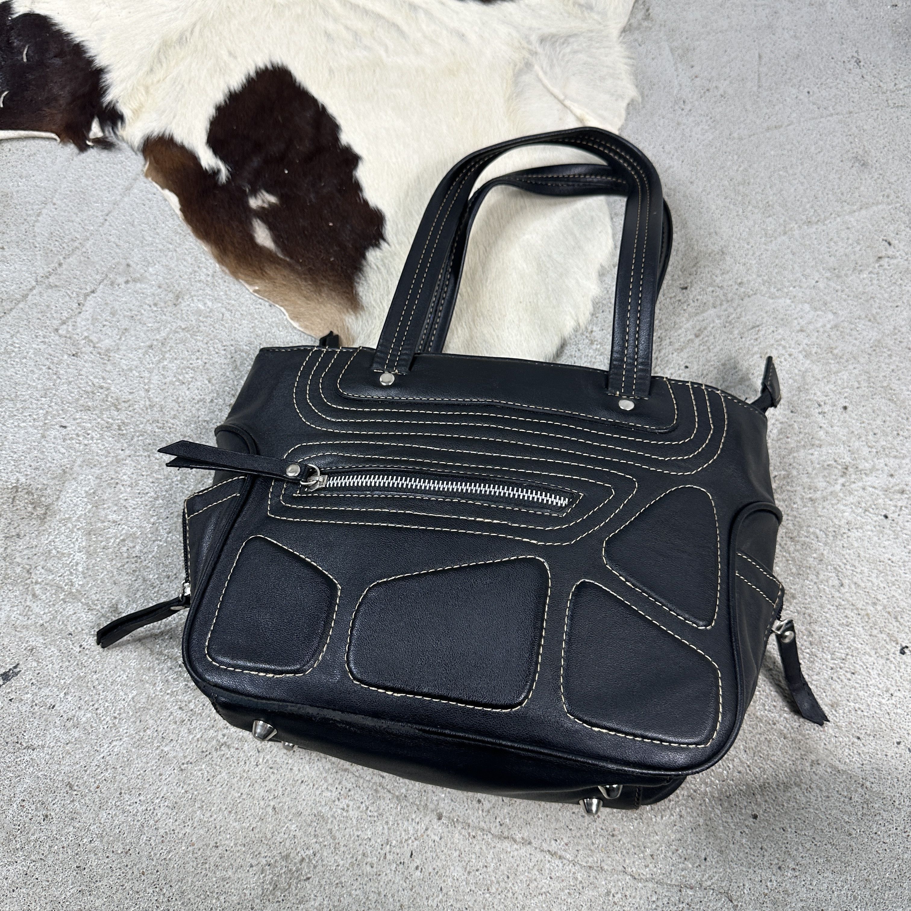 Vintage Vintage Y2K Avant Garde Archive Embossed 00s Shoulder Bag Size ONE SIZE - 3 Thumbnail
