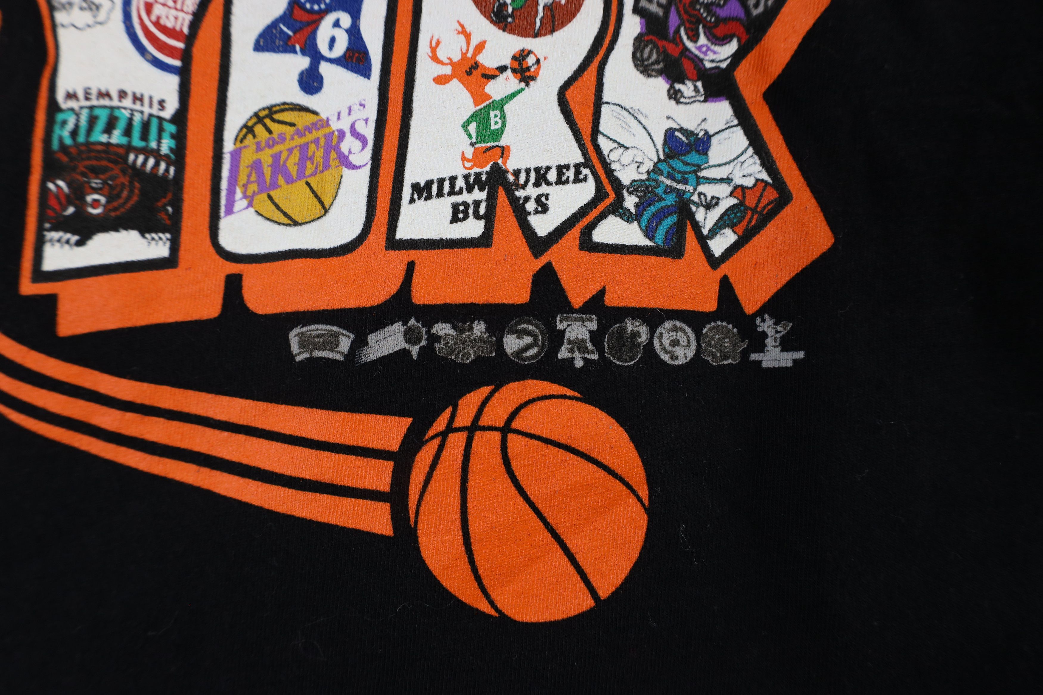 Mitchell & Ness × Vintage Mitchell & Ness Spell Out New York Knicks T-Shirt Black Size US L / EU 52-54 / 3 - 6 Thumbnail