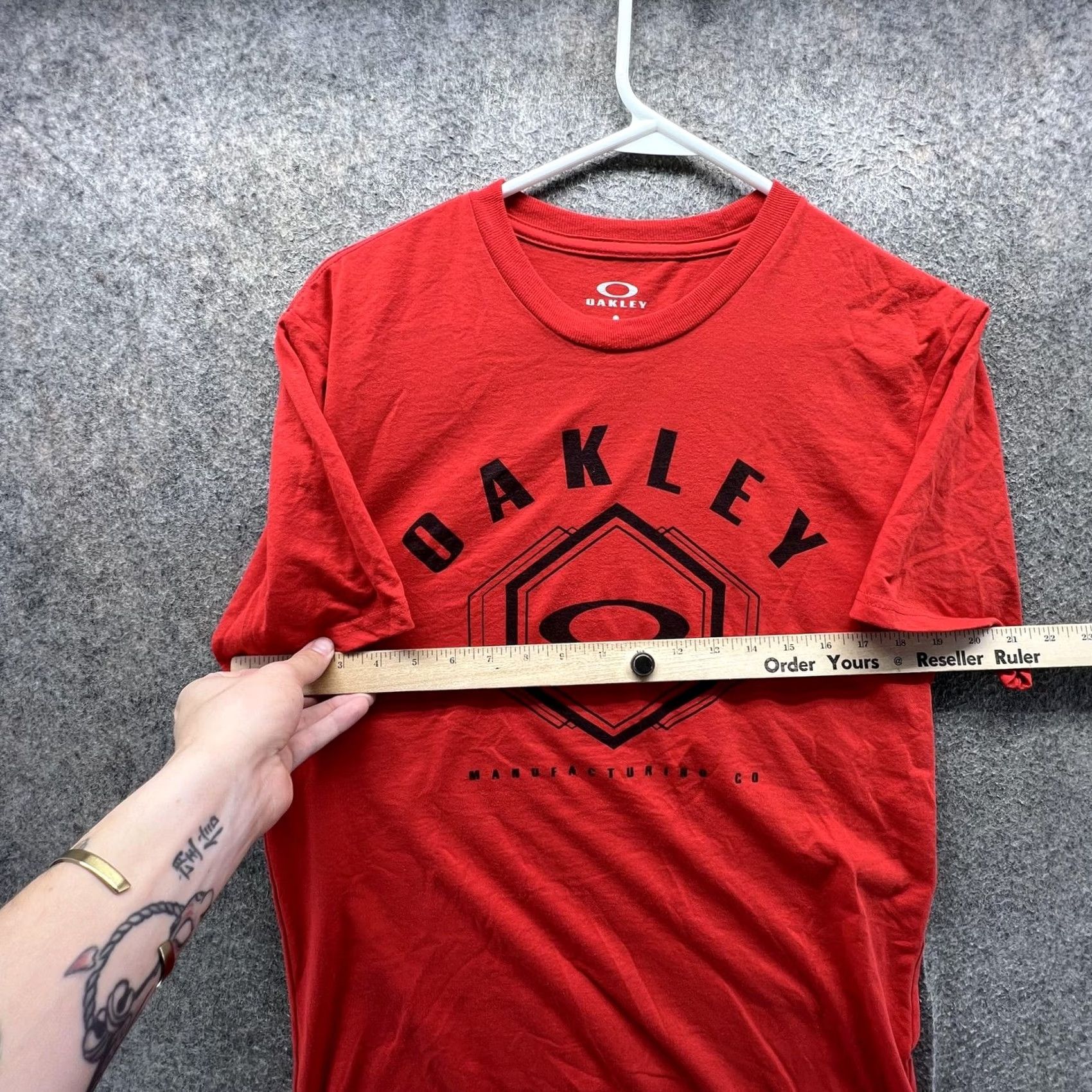 Oakley Oakley Shirt Mens Medium Red Hydrolix Logo Graphic Tee Tagless Sports Active Size US M / EU 48-50 / 2 - 5 Thumbnail