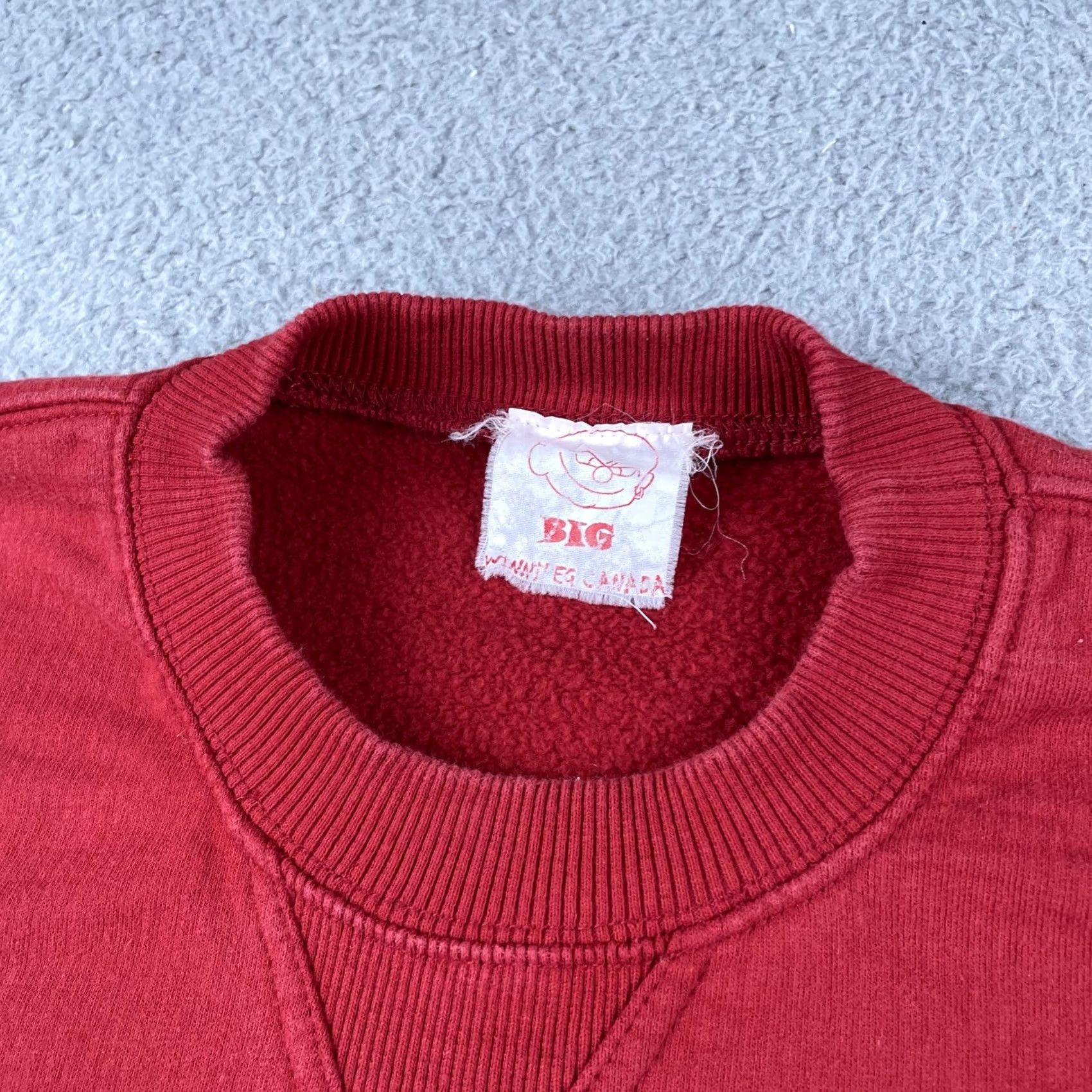Vintage VINTAGE Winnipeg Canada Men’s XL Red Pull Over Sweatshirt 90s Big Sweatshirt Mens Red 90s Canada XL Size US XL / EU 56 / 4 - 6 Thumbnail