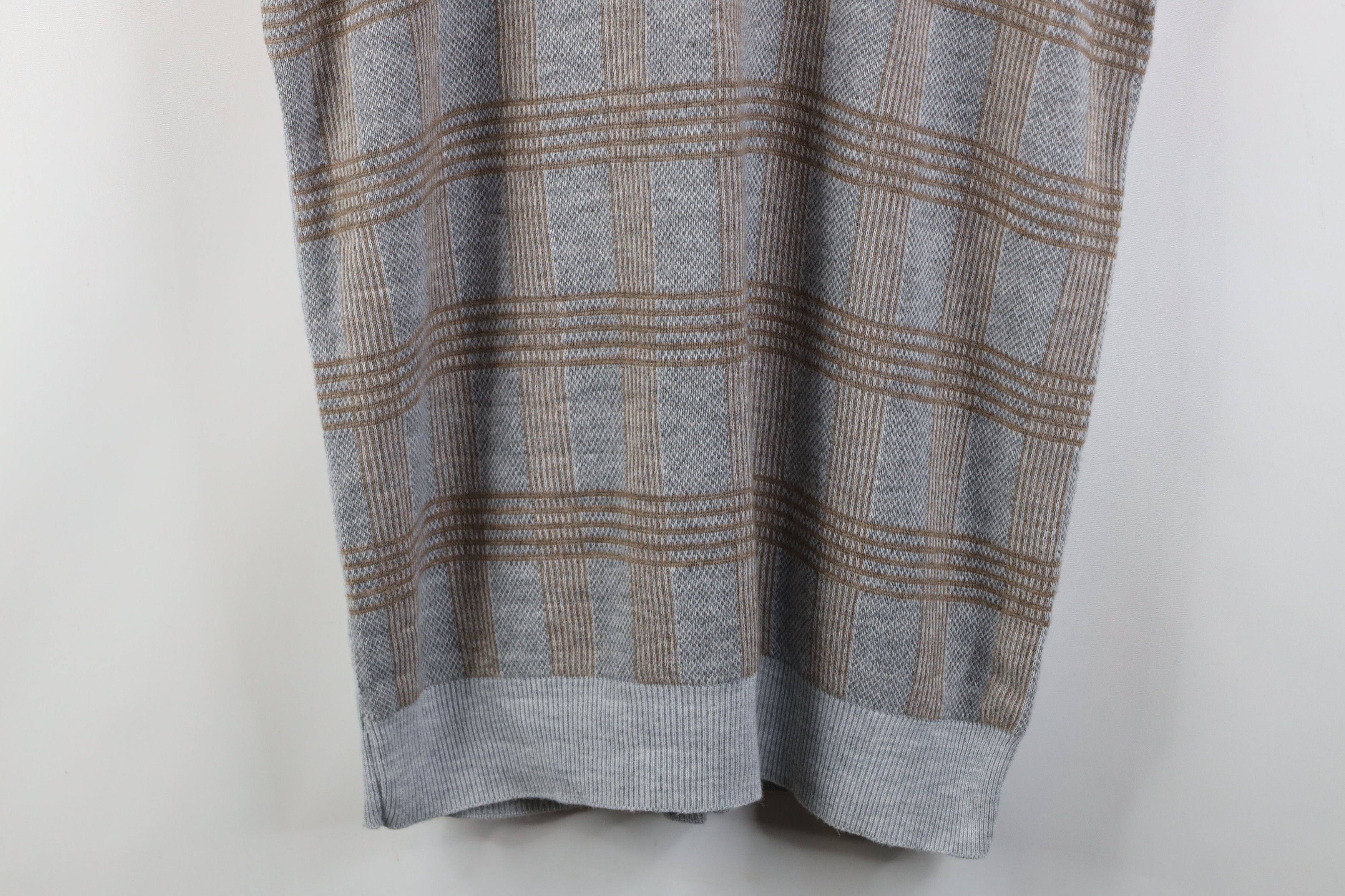 Vintage Vintage 70s Streetwear V-Neck Sweater Vest Gray Plaid USA Size US XXL / EU 58 / 5 - 3 Thumbnail