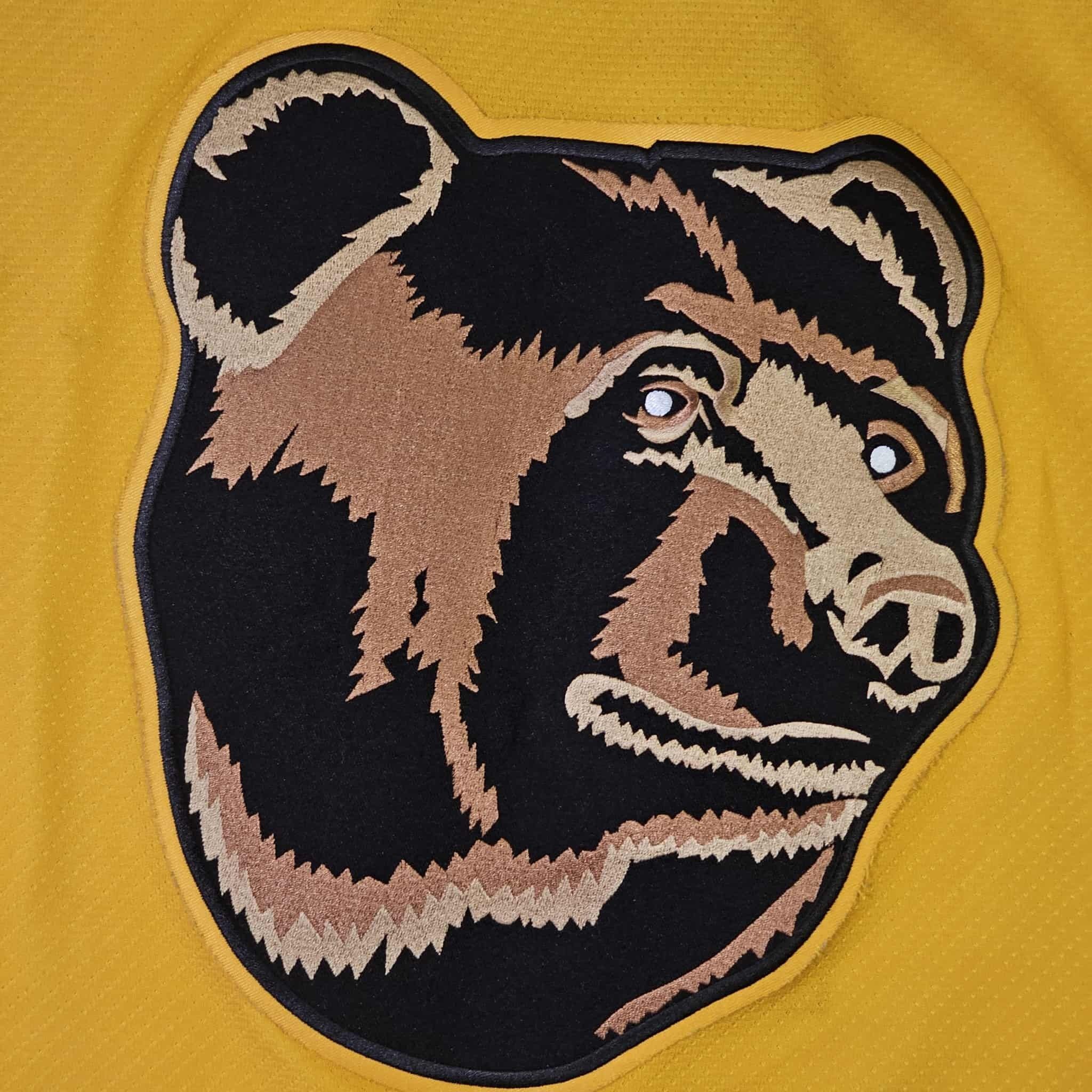 NHL Boston Bruins Vintage 90s Pooh Bear CCM Hockey Jersey Size US L / EU 52-54 / 3 - 4 Thumbnail