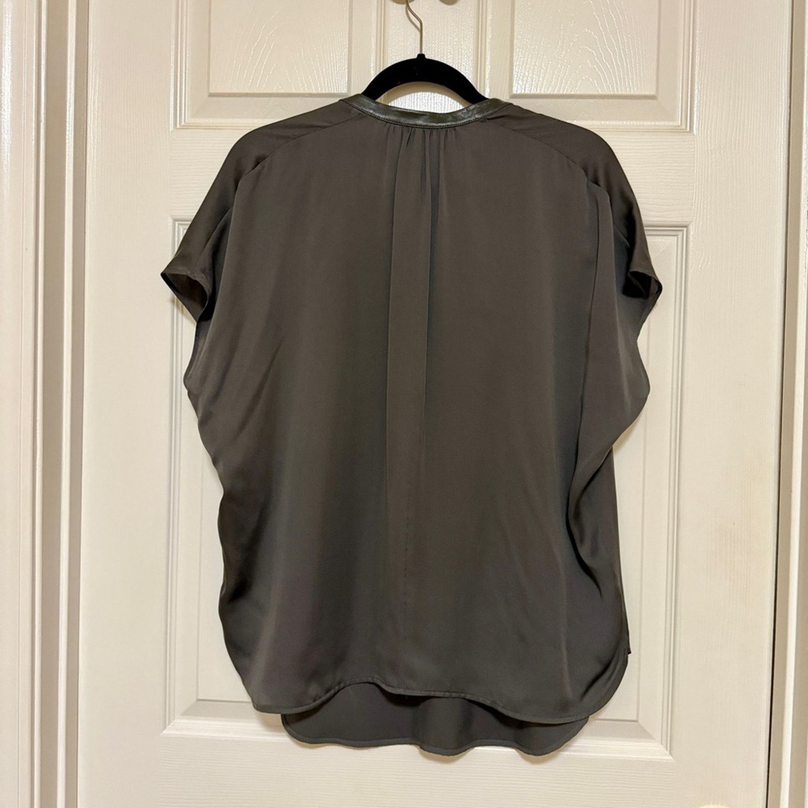 Vince VINCE 100% Silk Blouse Genuine Leather Trim Blouse Size M Size M / US 6-8 / IT 42-44 - 5 Thumbnail