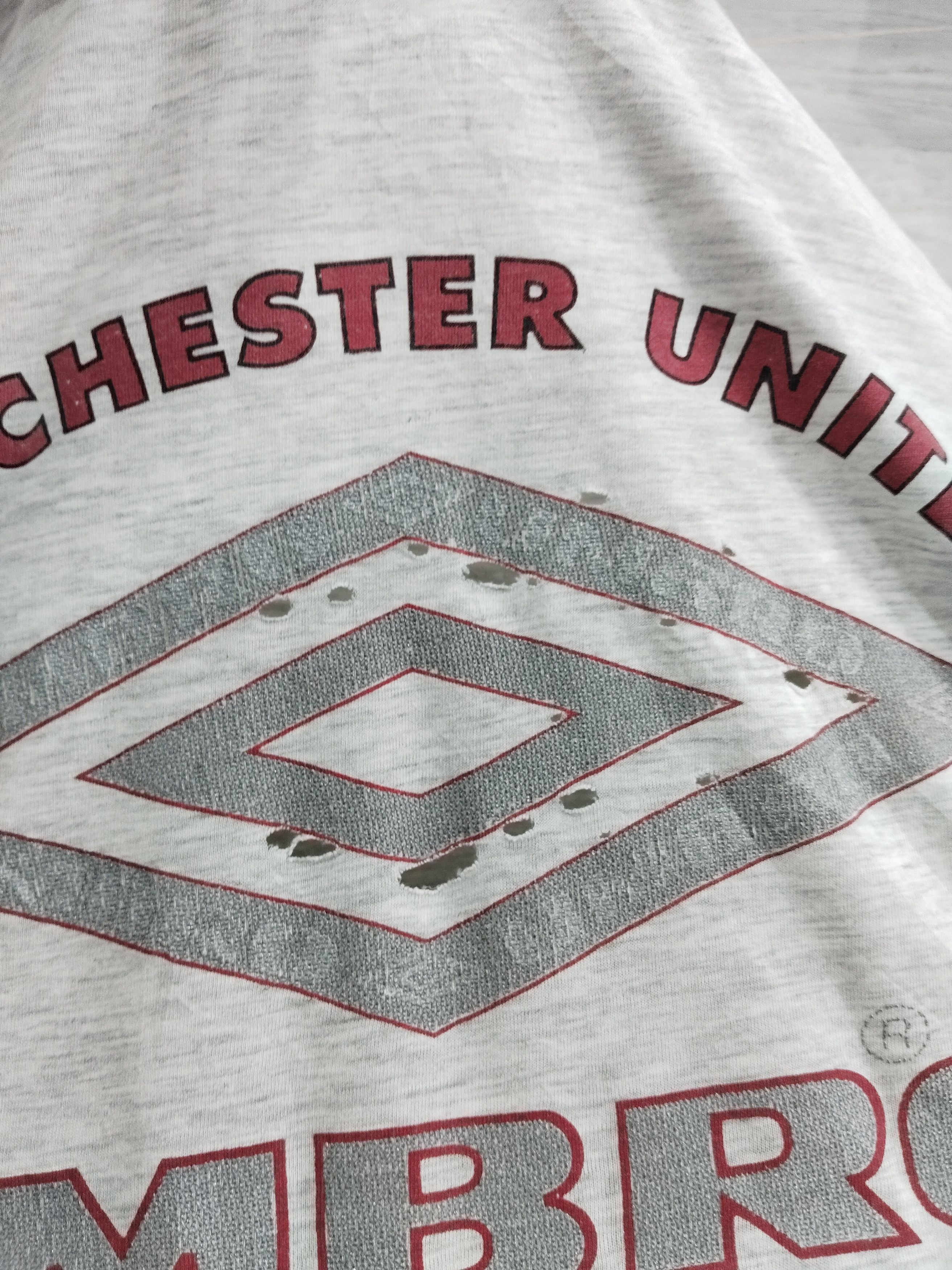 Umbro × Vintage Vtg Distressed Umbro Manchester united Football Club Tshirt Size US L / EU 52-54 / 3 - 6 Thumbnail
