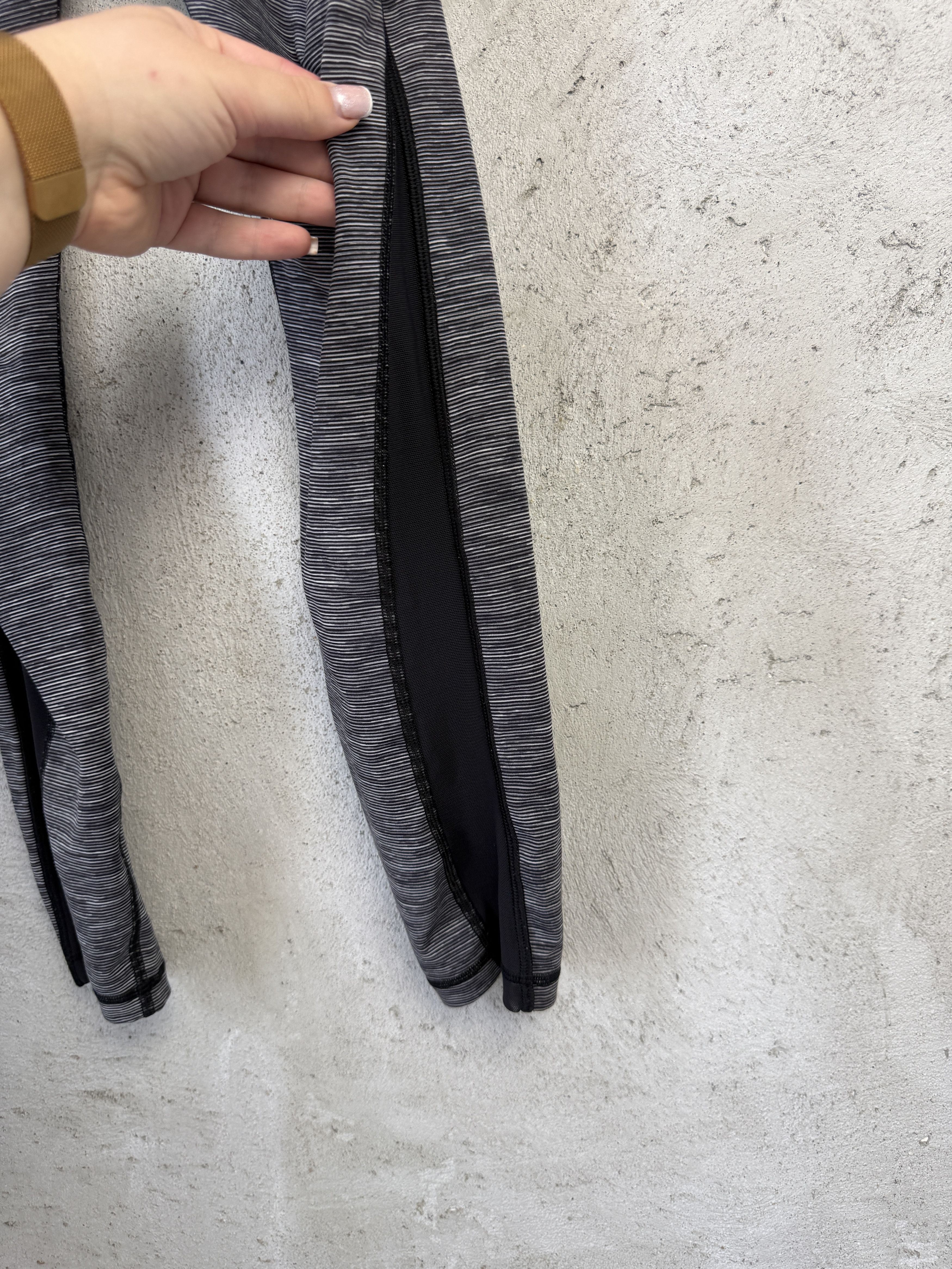 Lululemon Lululemon striped leggings sport gym yoga pilates Size 30" / US 8 / IT 44 - 4 Thumbnail