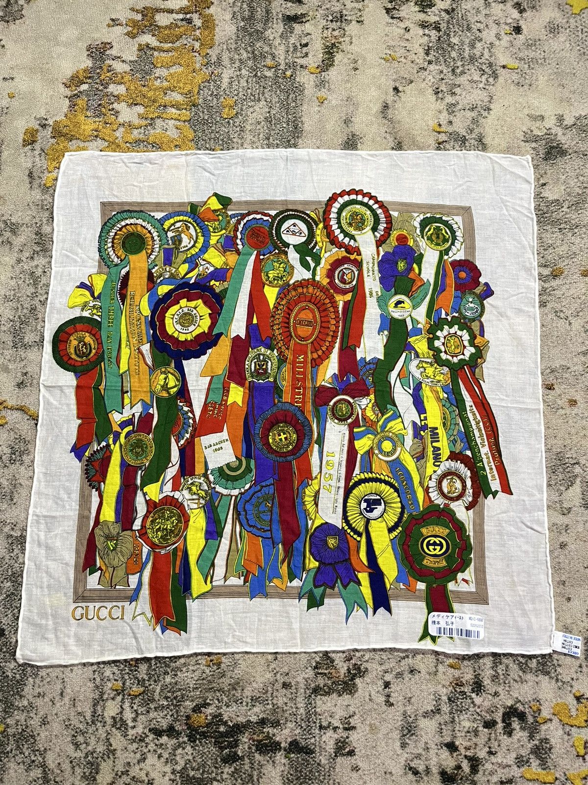 Designer Rare vintage Gucci Art design multicolour handkerchief Size ONE SIZE - 2 Thumbnail
