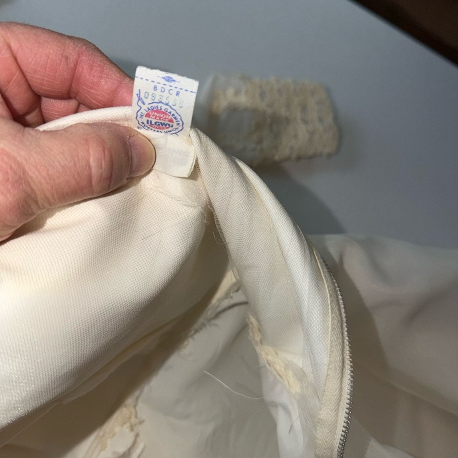Vintage Gorgeous Vintage 1970s/80s Union Made Wedding Gown & Veil Size L / US 10 / IT 46 - 14 Thumbnail