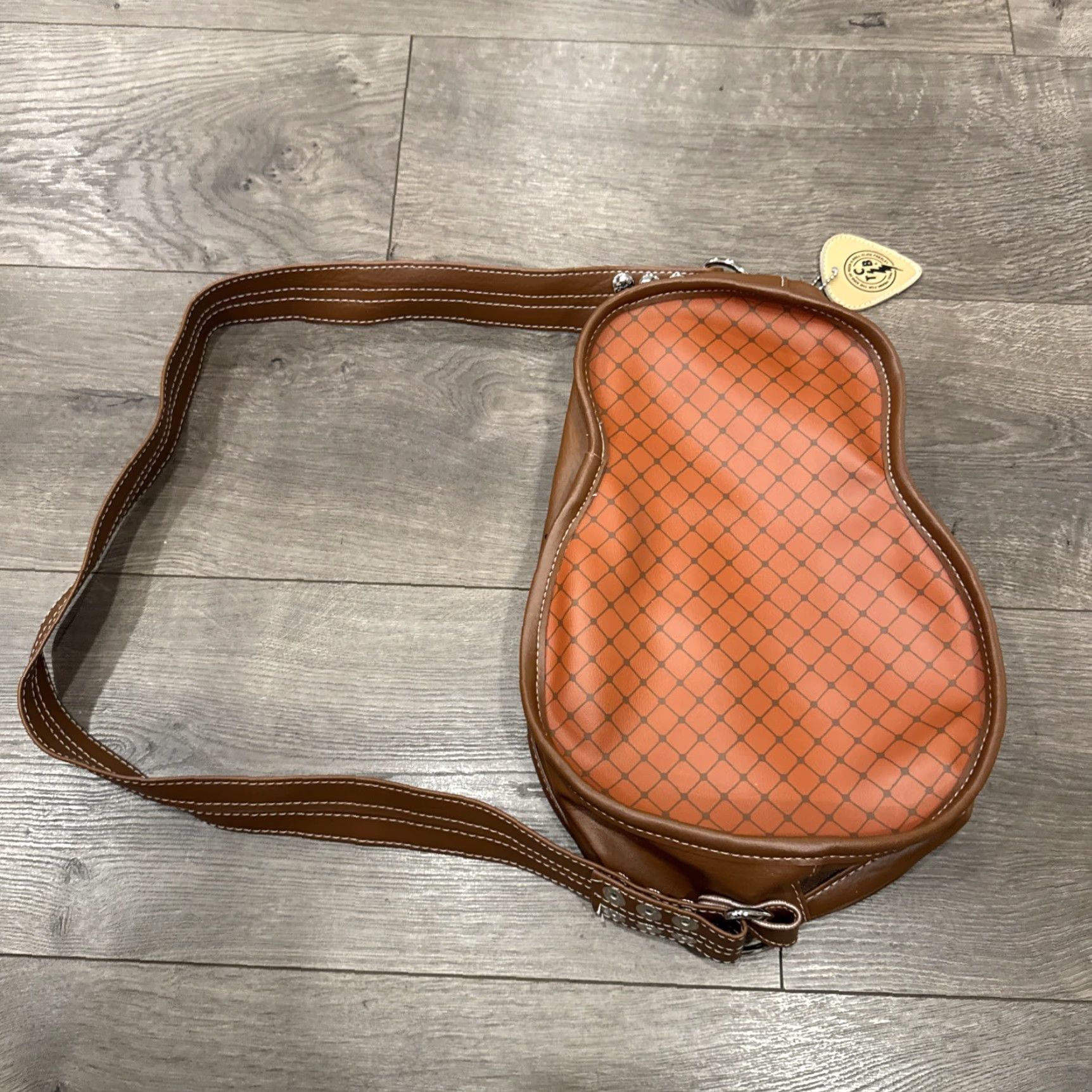 Paul Frank VINTAGE Paul Frank Elvis Presley Guitar Purse Vinyl Bag 13in 8in Medium Shoulder Bag Women Size ONE SIZE - 3 Thumbnail