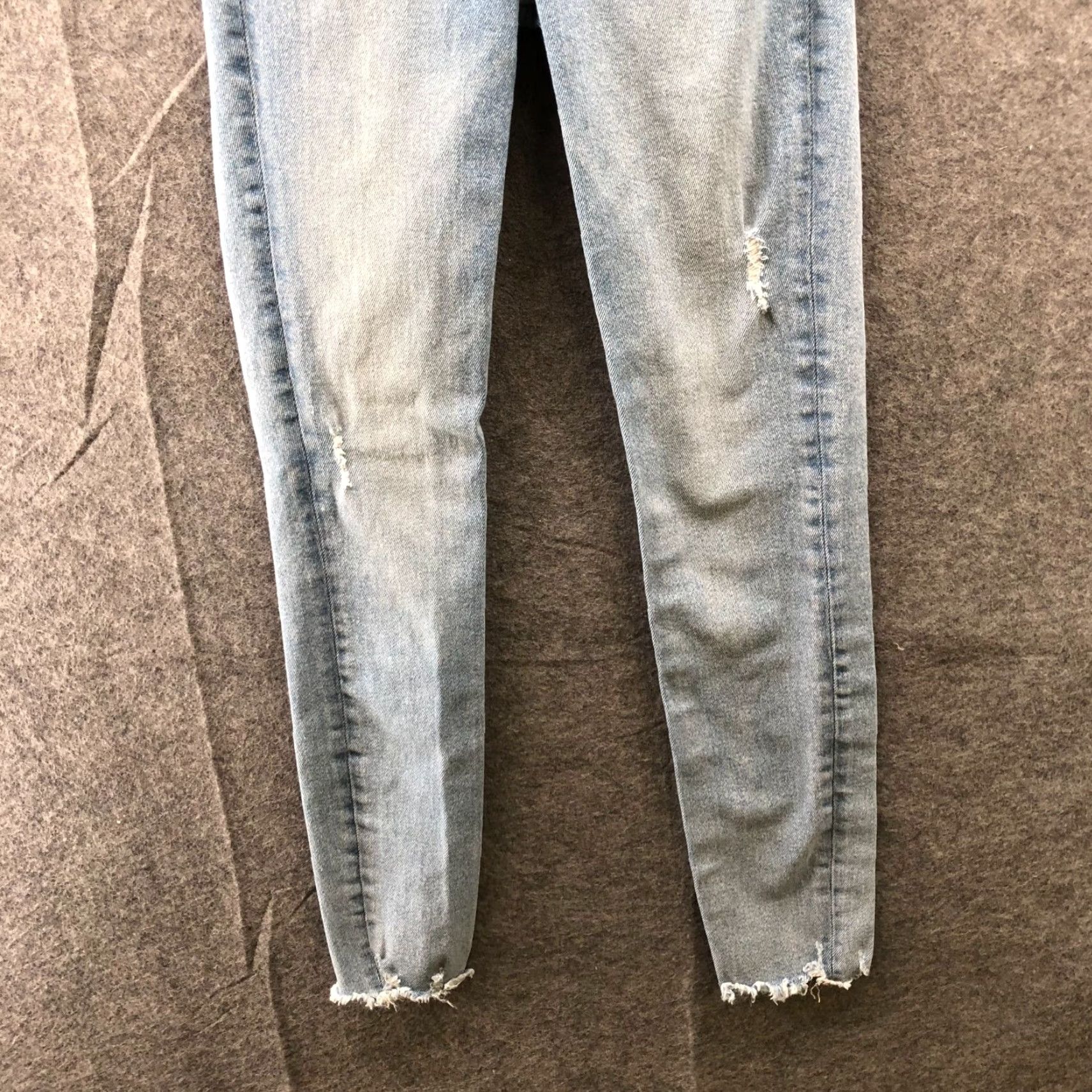 Zara VINTAGE Zara High Rise Skinny Jeans Womens Size 2 Blue Light Wash Frayed Hem Stretch Denim Size 26" / US 2 / IT 38 - 4 Thumbnail